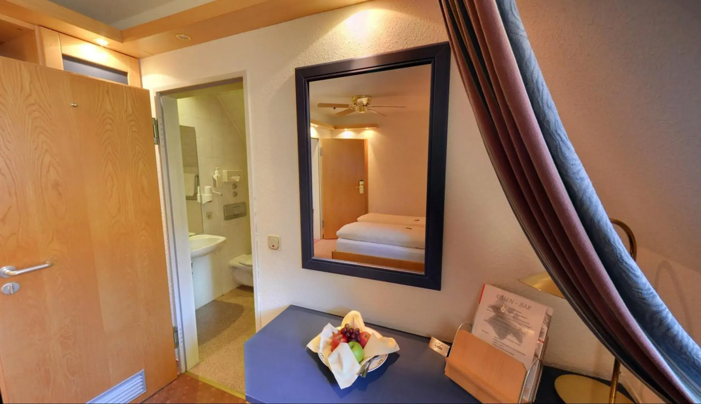 Single Room in Hotel Augsburger Hof Single Room in Hotel Augsburger Hof