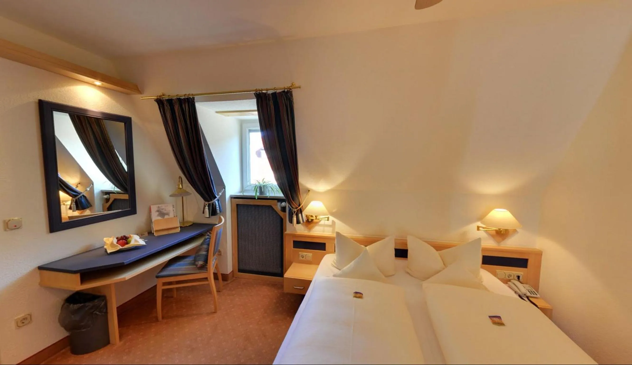 Bedroom, Bed in Hotel Augsburger Hof