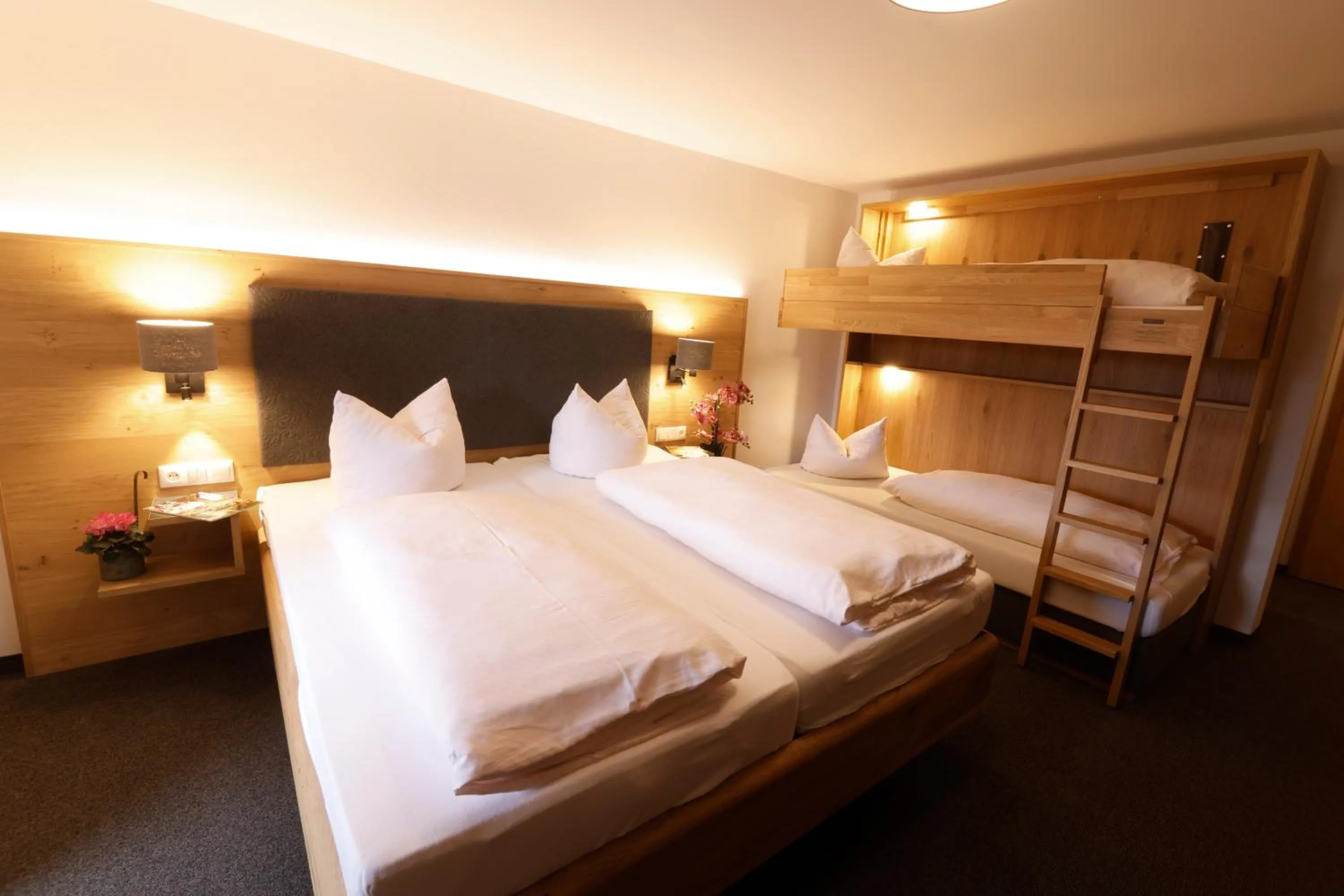 Bed in Hotel Gasthof Neuwirt