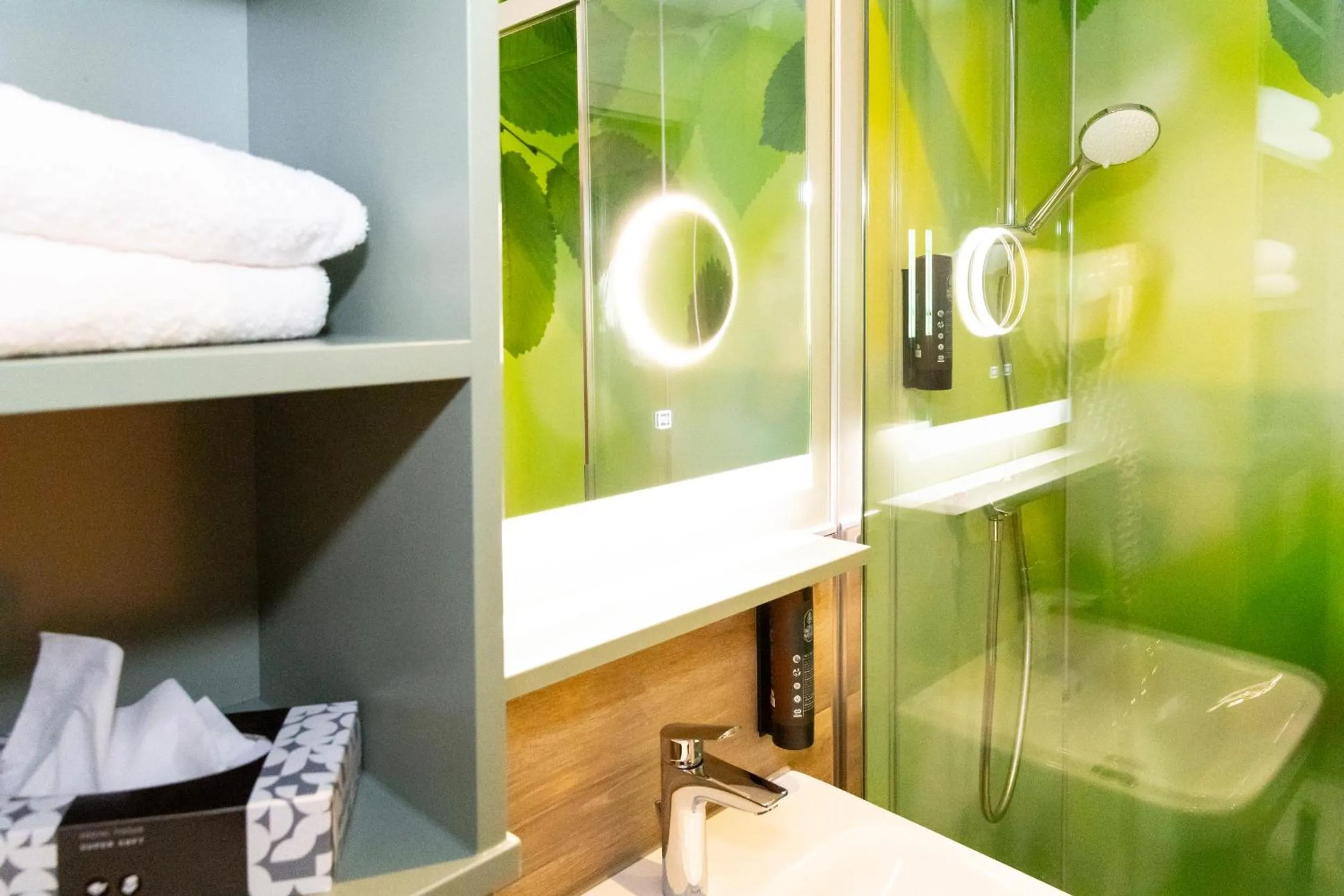 Shower in Hotel Waldmühle