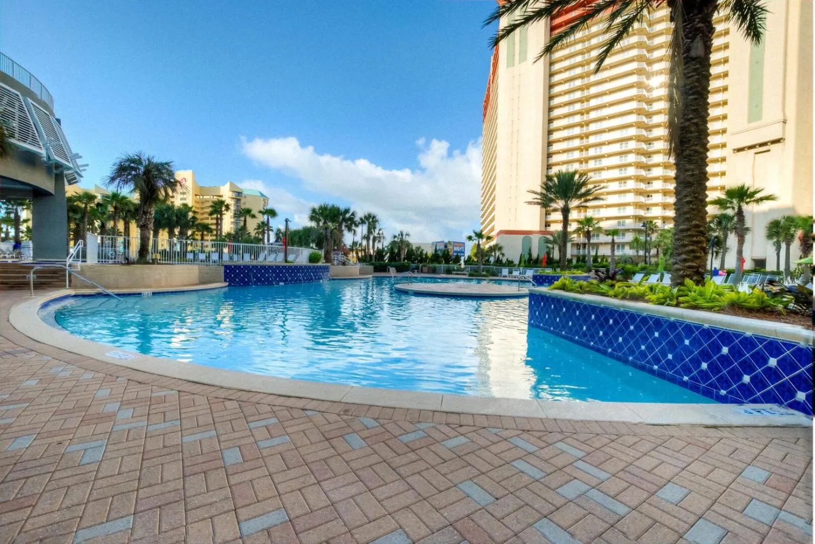 Laketown Wharf 335! 1 BD, 2 Bathroom with Amazing Amenities