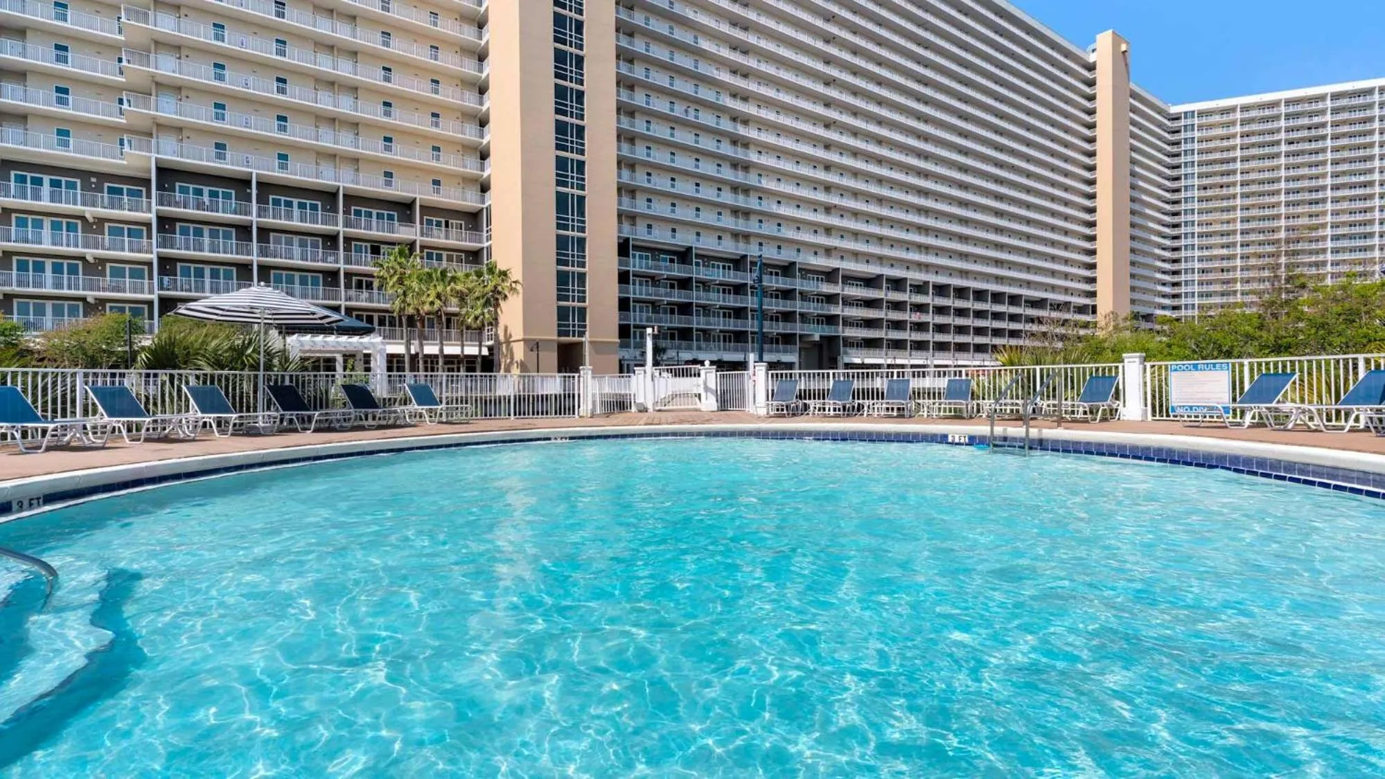 Laketown Wharf 335! 1 BD, 2 Bathroom with Amazing Amenities