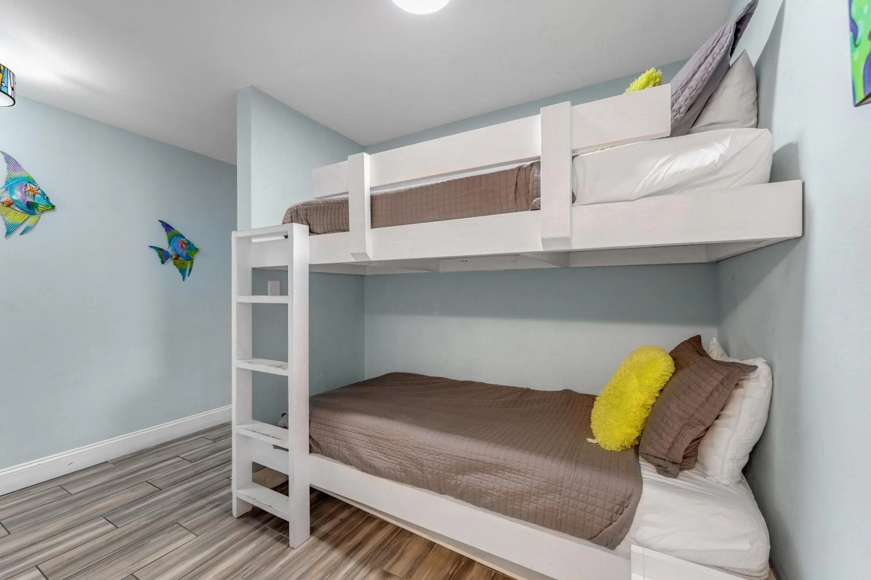 Bed in Laketown Wharf 335! 1 BD, 2 Bathroom with Amazing Amenities