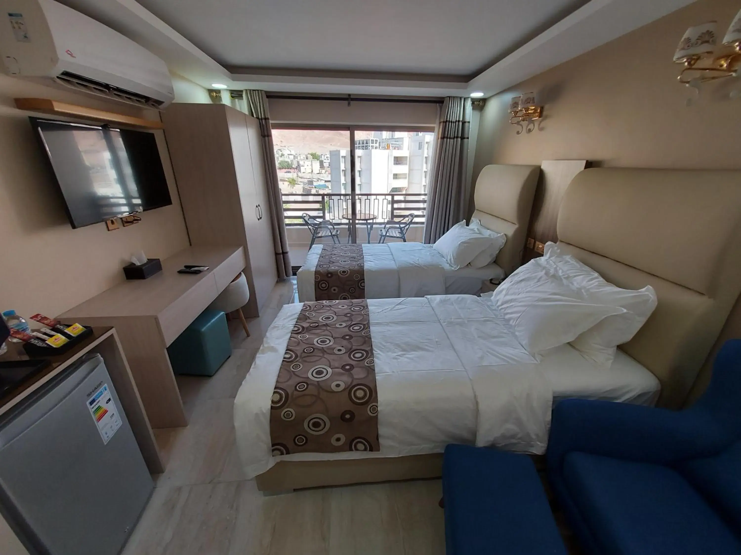 TV and multimedia, Bed in Jordan Seasons Hotel TV and multimedia, Bed in Jordan Seasons Hotel