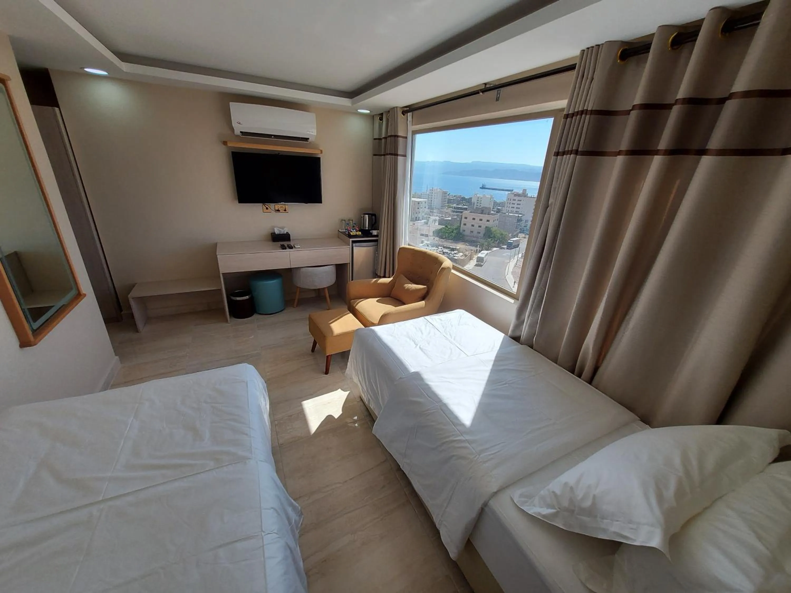 City view, Bed in Jordan Seasons Hotel