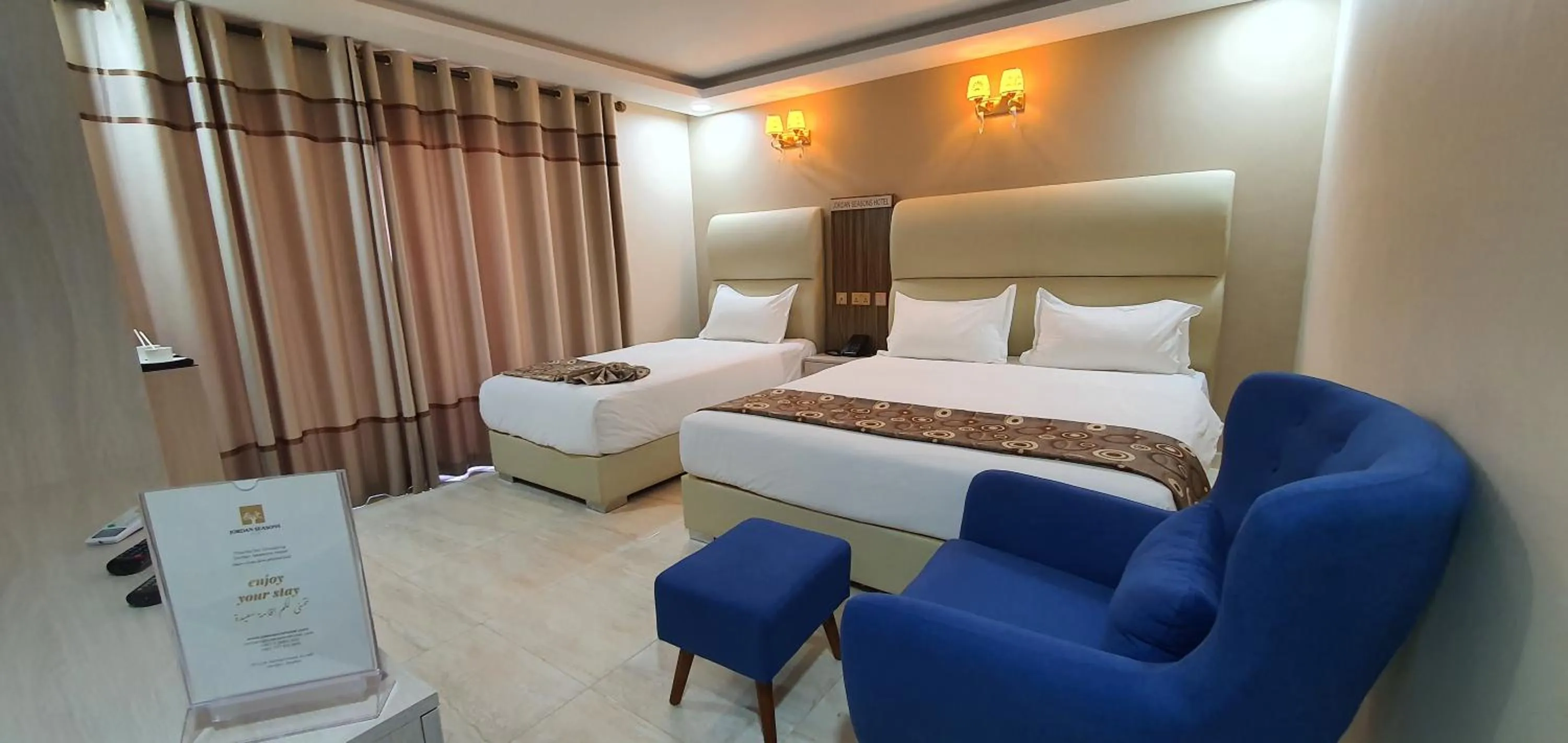 Shower, Bed in Jordan Seasons Hotel