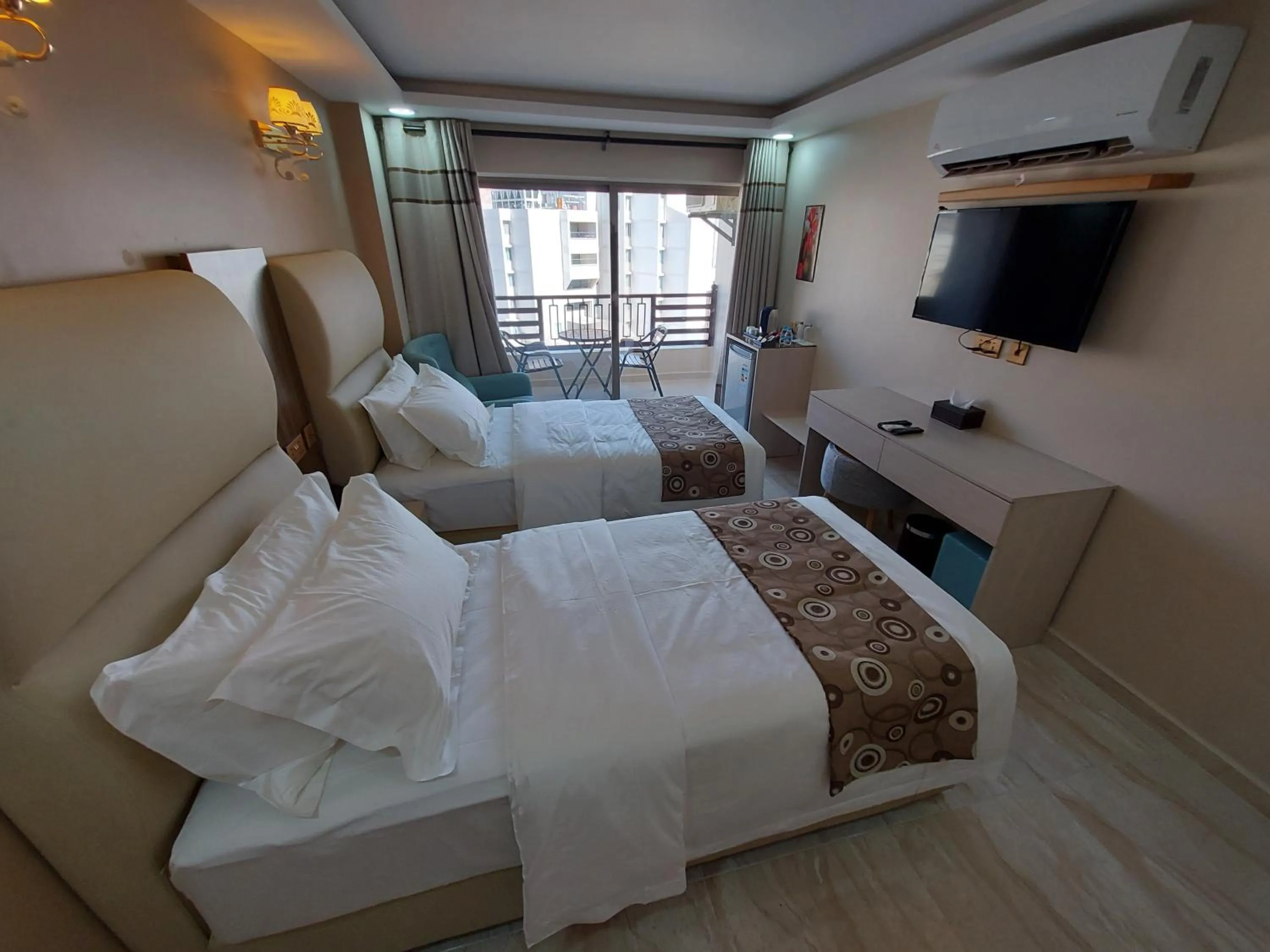 Mountain view, Bed in Jordan Seasons Hotel