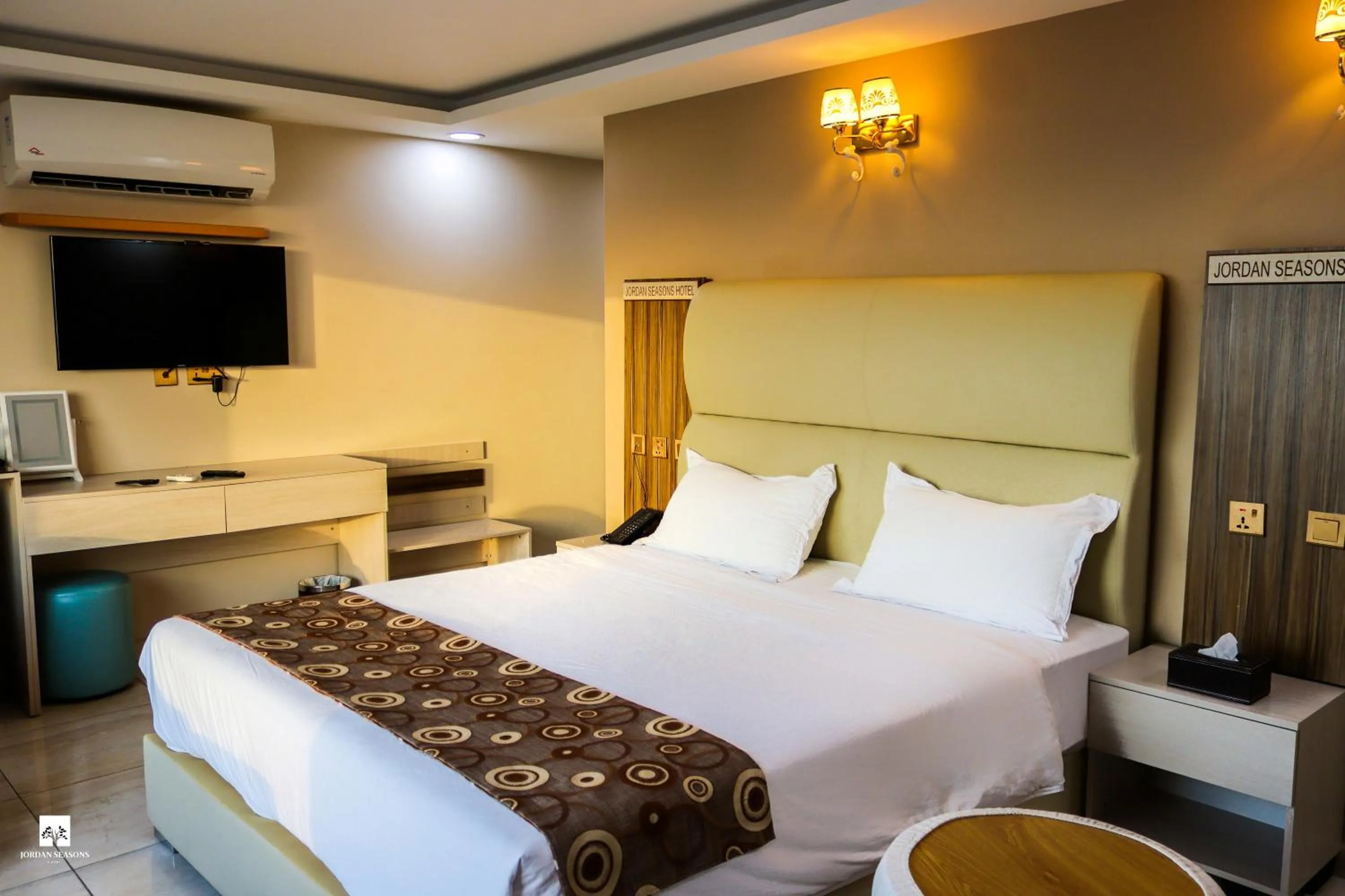 Bed in Jordan Seasons Hotel