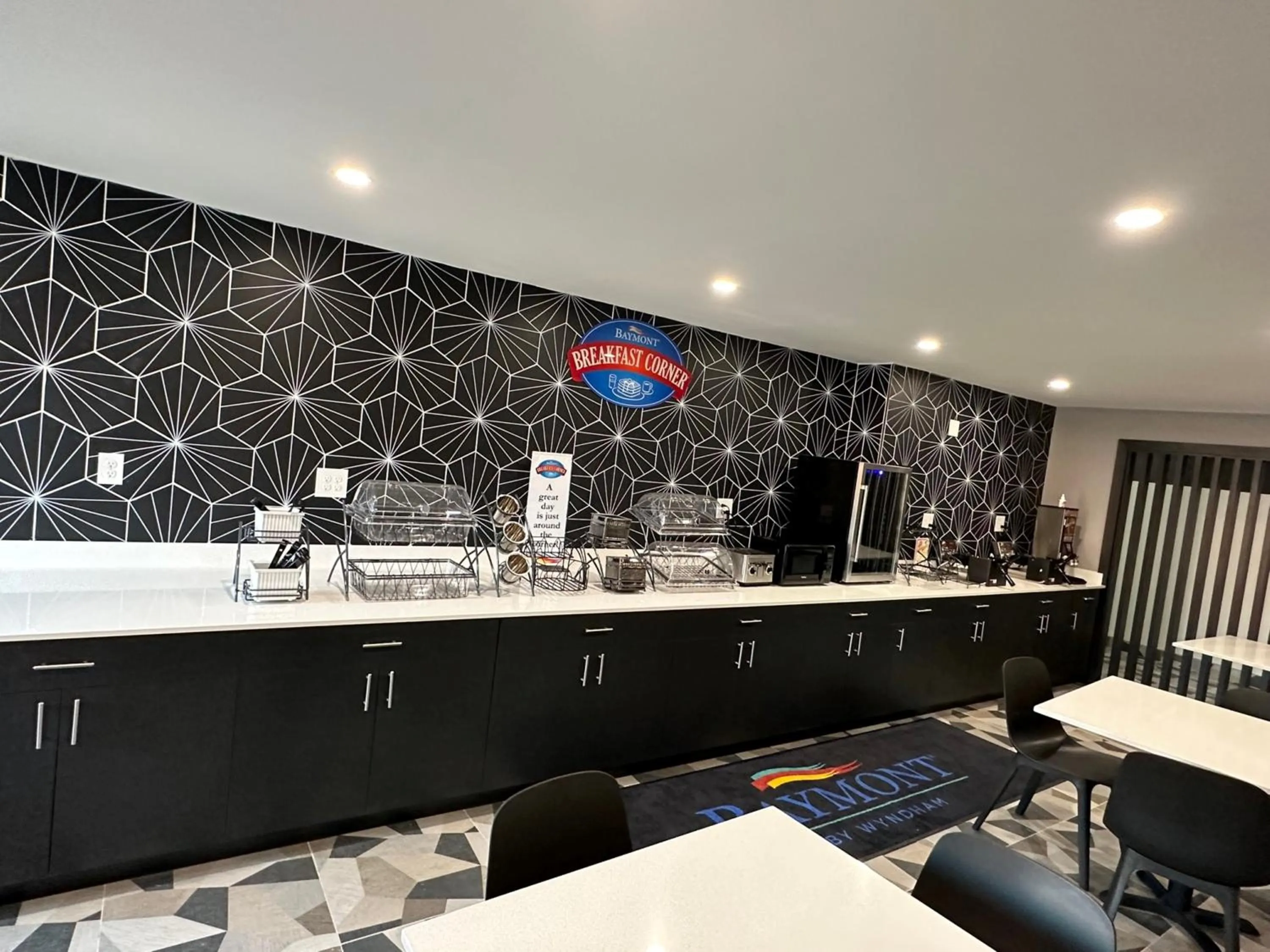 Kitchen or kitchenette in Baymont by Wyndham Chattanooga Eastridge