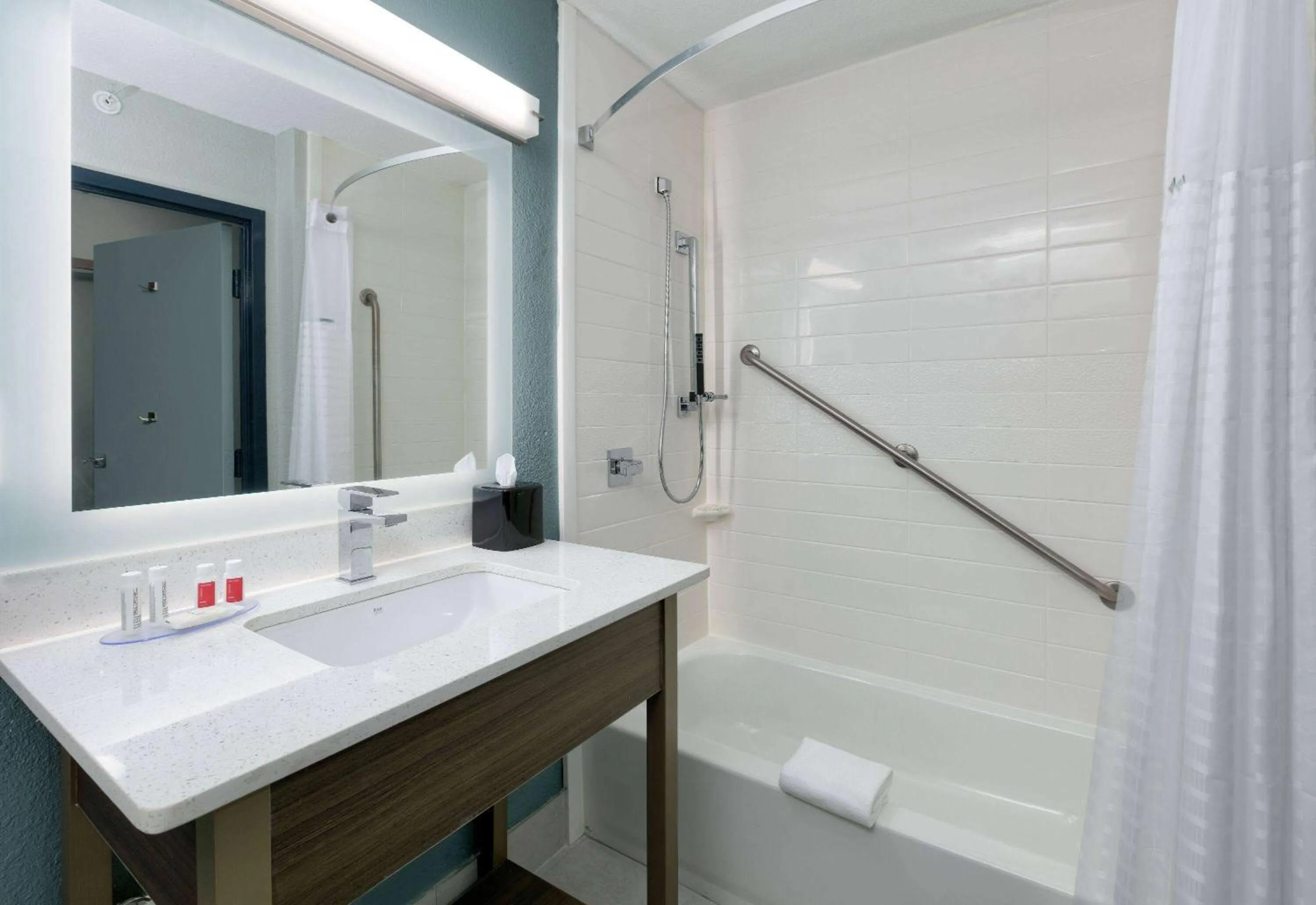 Bathroom in Baymont by Wyndham Chattanooga Eastridge