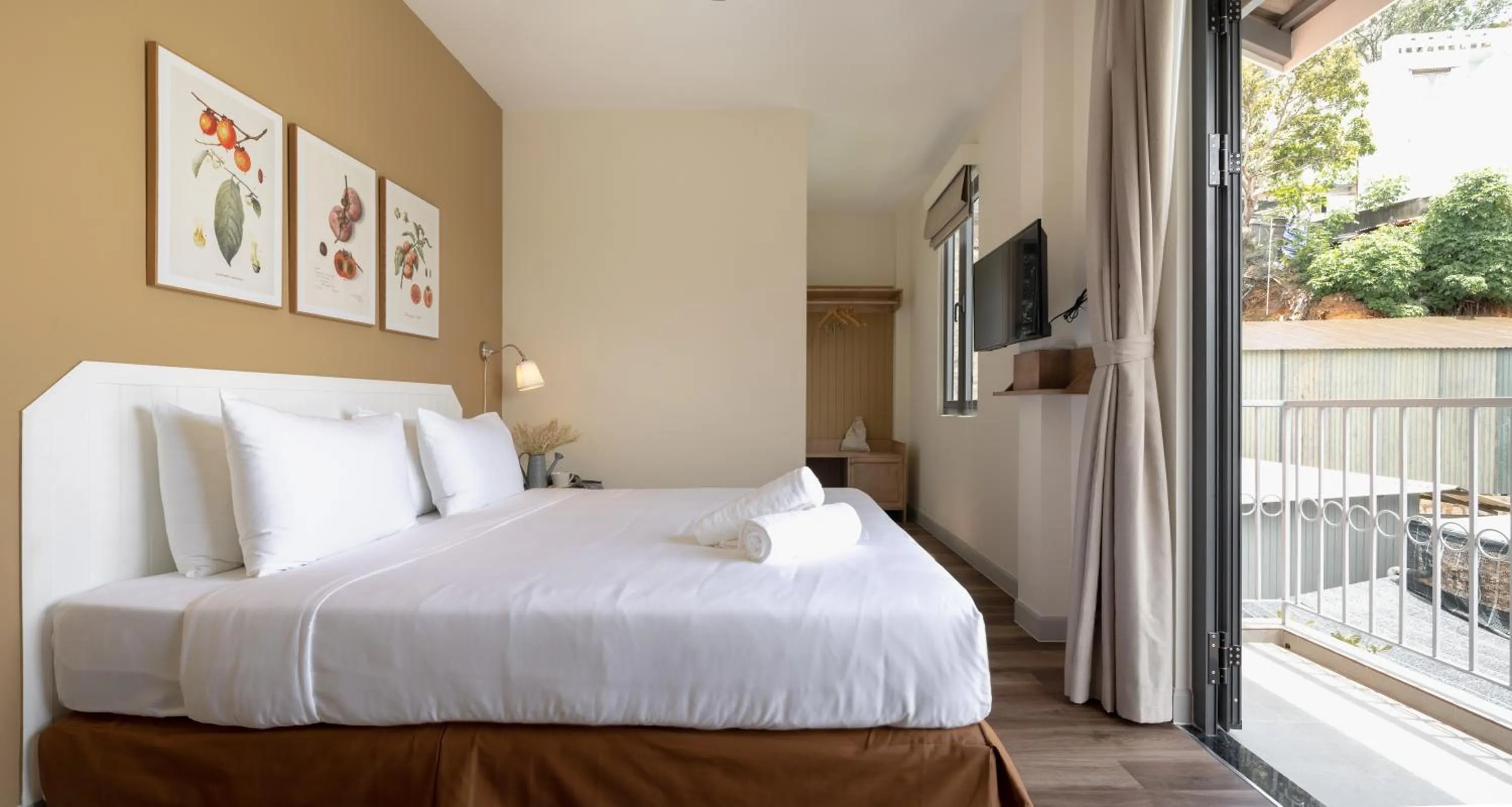 Photo of the whole room, Bed in La Em Boutique Villa