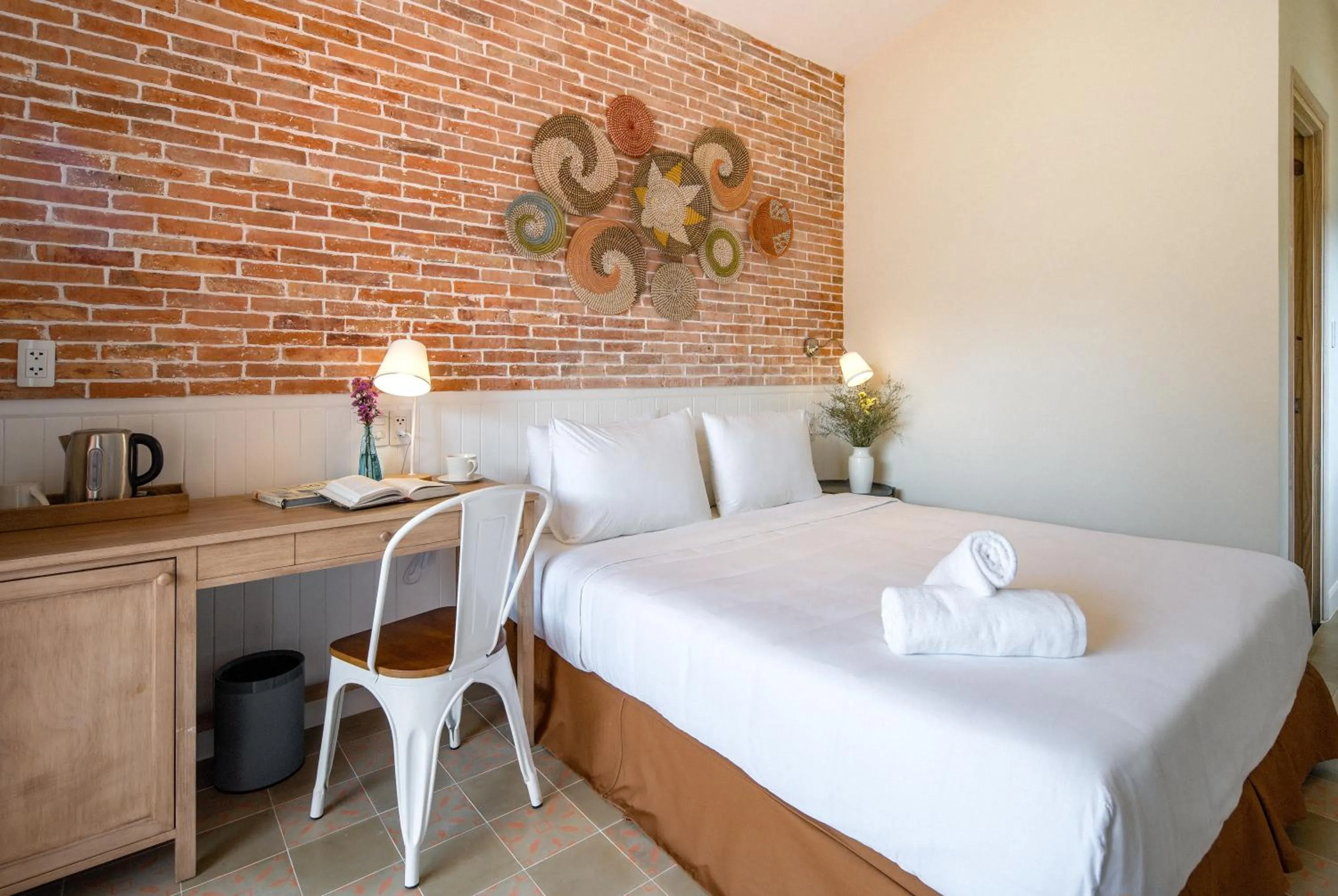 Photo of the whole room, Bed in La Em Boutique Villa