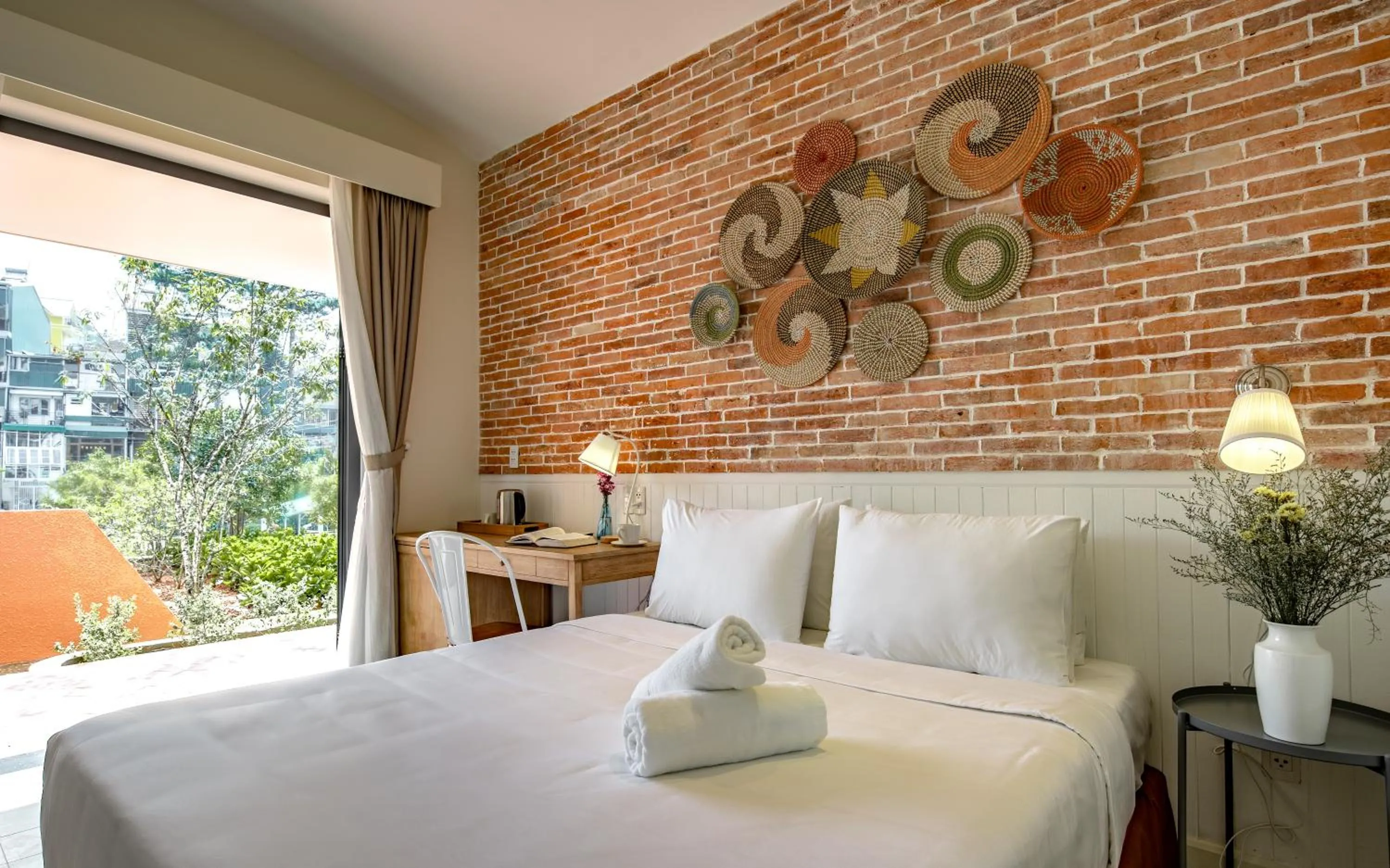 Photo of the whole room, Bed in La Em Boutique Villa