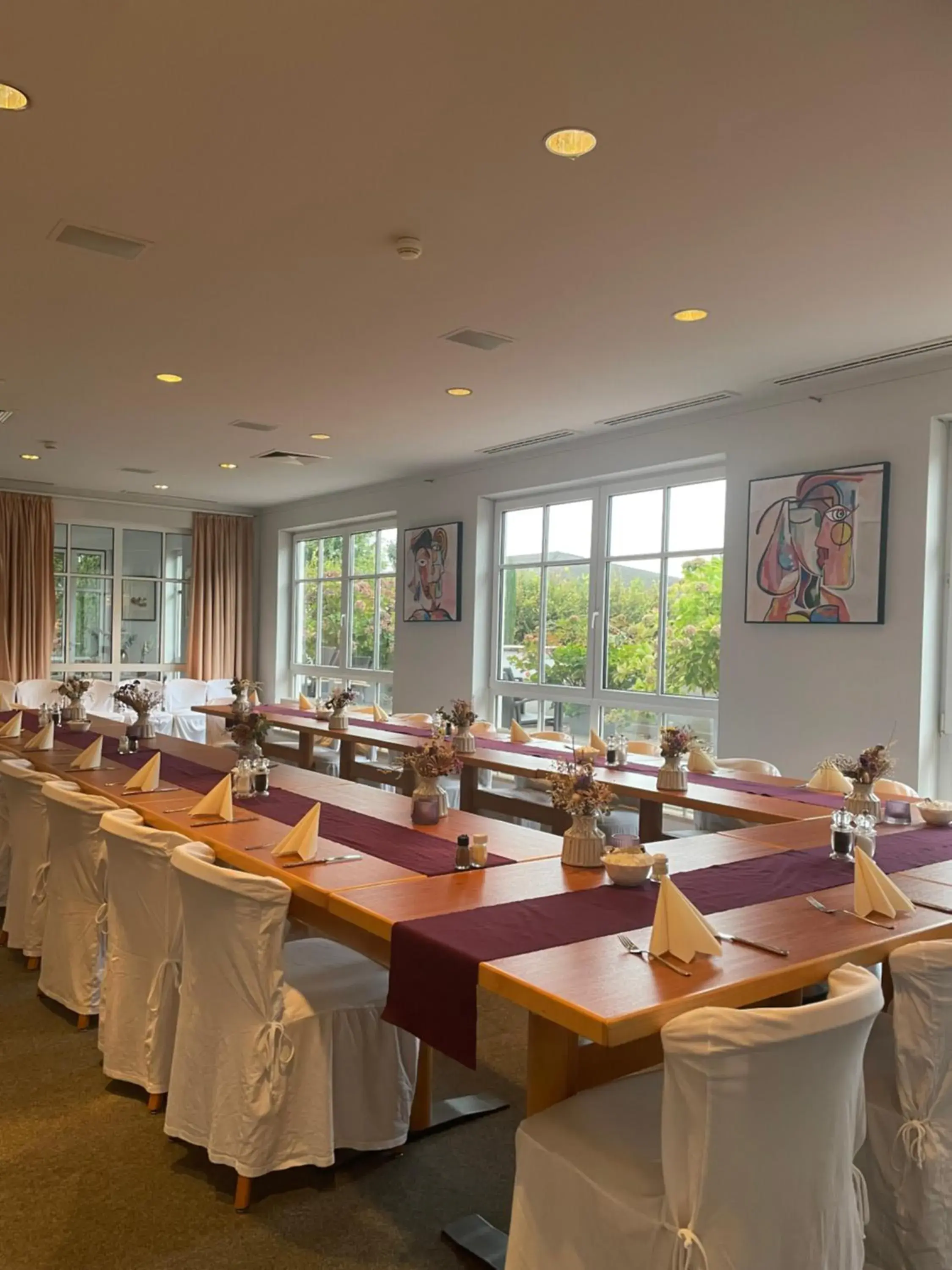 Restaurant/places to eat in Kirchers Park & Wellnesshotel Kaiserstuhl Garni Restaurant/places to eat in Kirchers Park & Wellnesshotel Kaiserstuhl Garni