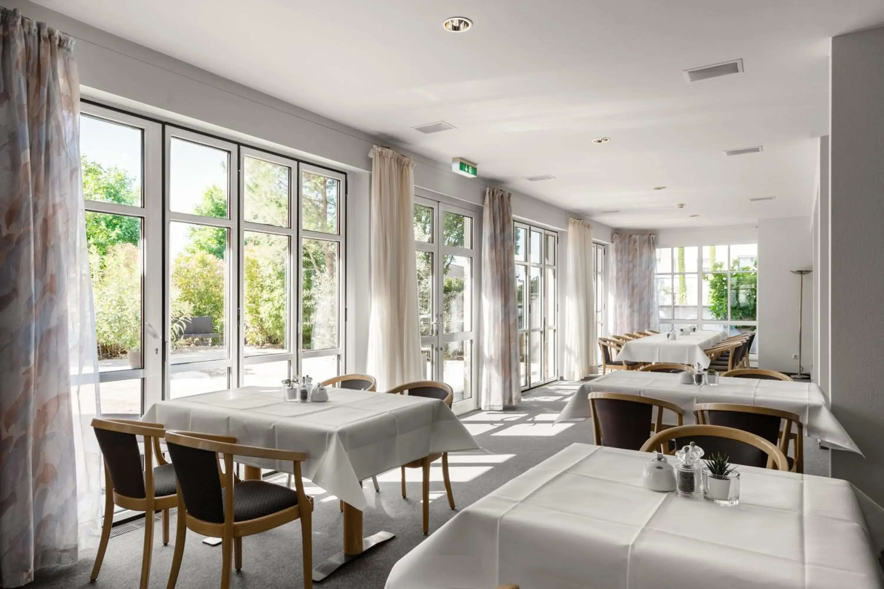 Restaurant/places to eat in Kirchers Park & Wellnesshotel Kaiserstuhl Garni Restaurant/places to eat in Kirchers Park & Wellnesshotel Kaiserstuhl Garni