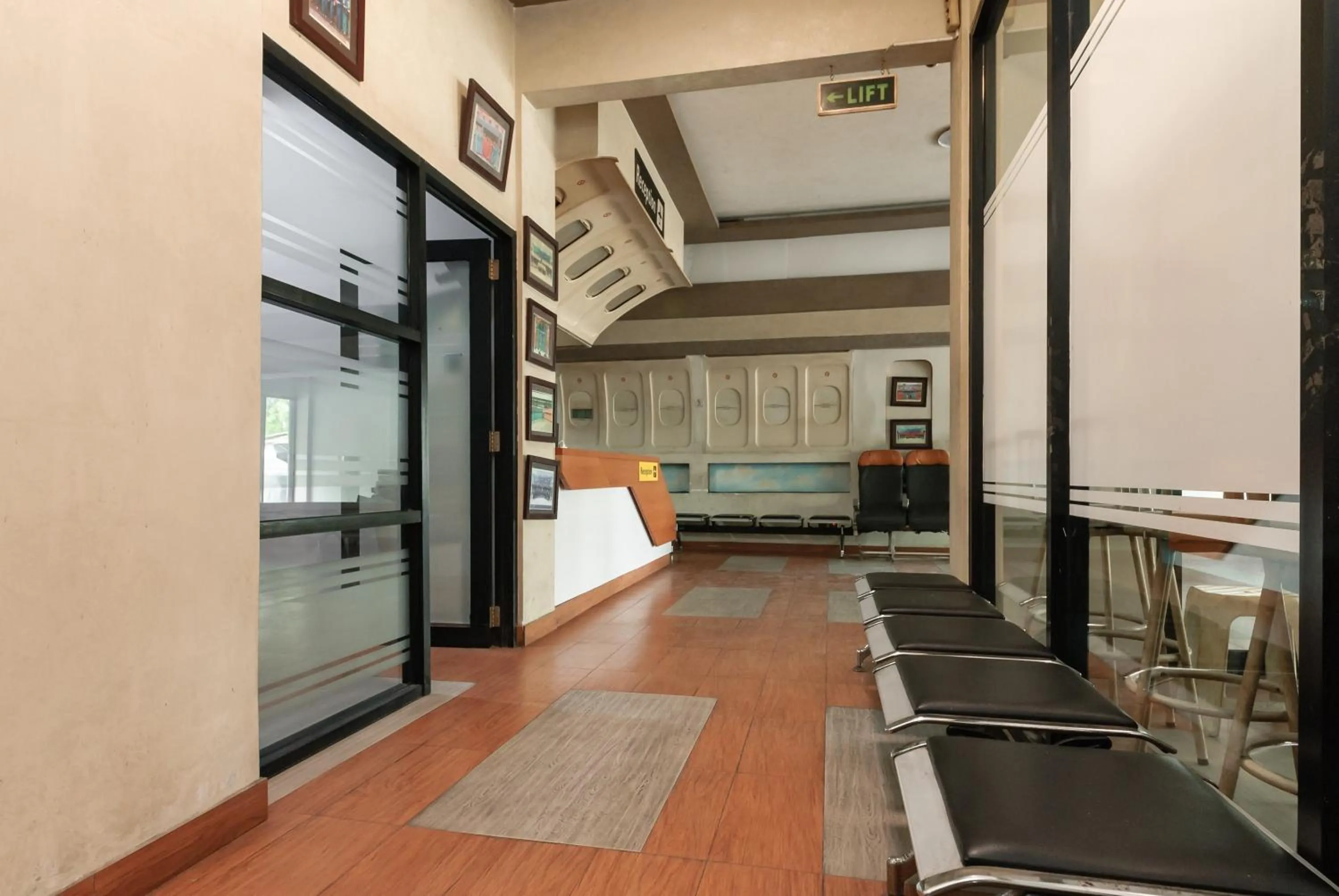 Lobby or reception in RedDoorz near Mandaya Royal Hospital Puri