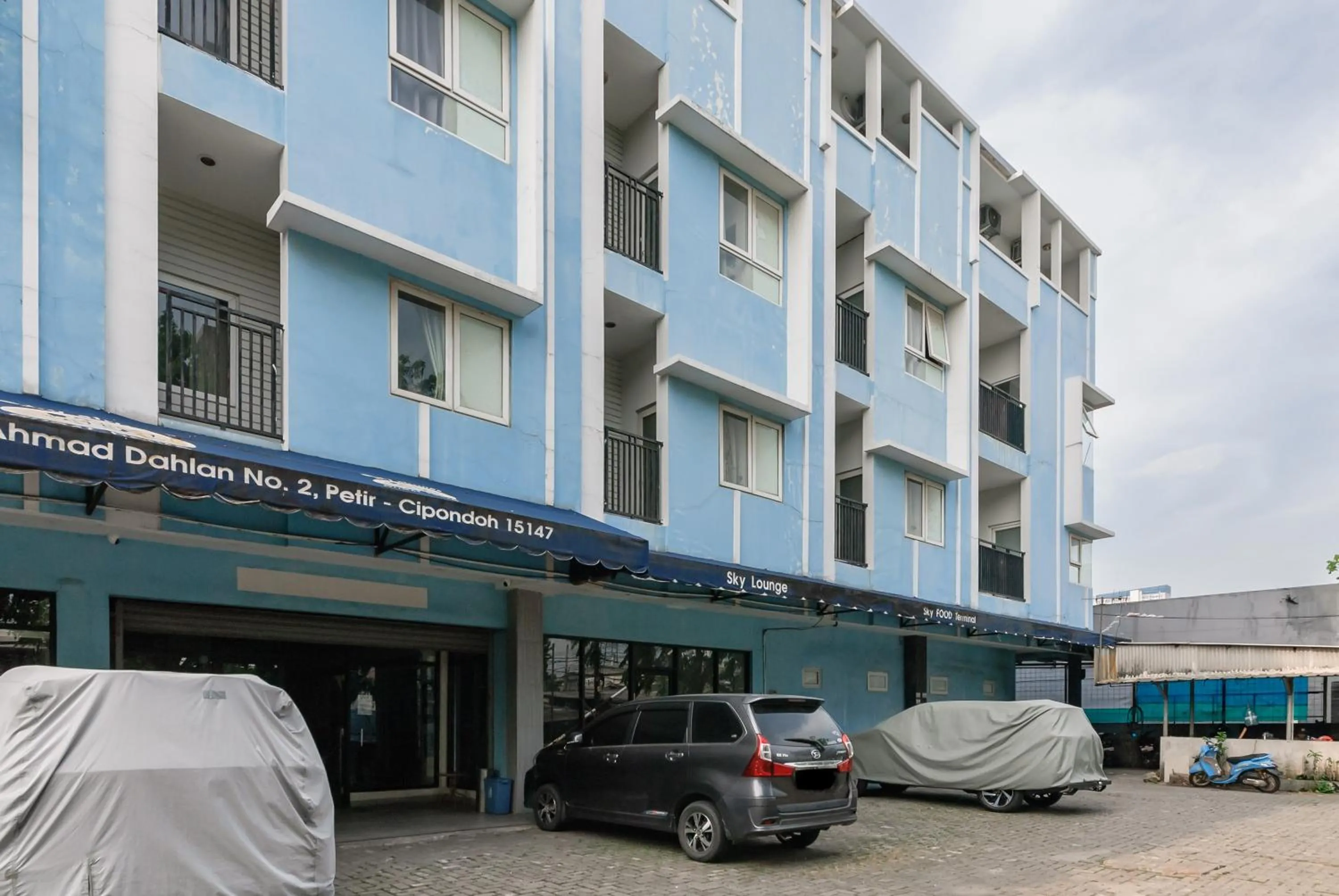 Facade/entrance in RedDoorz near Mandaya Royal Hospital Puri