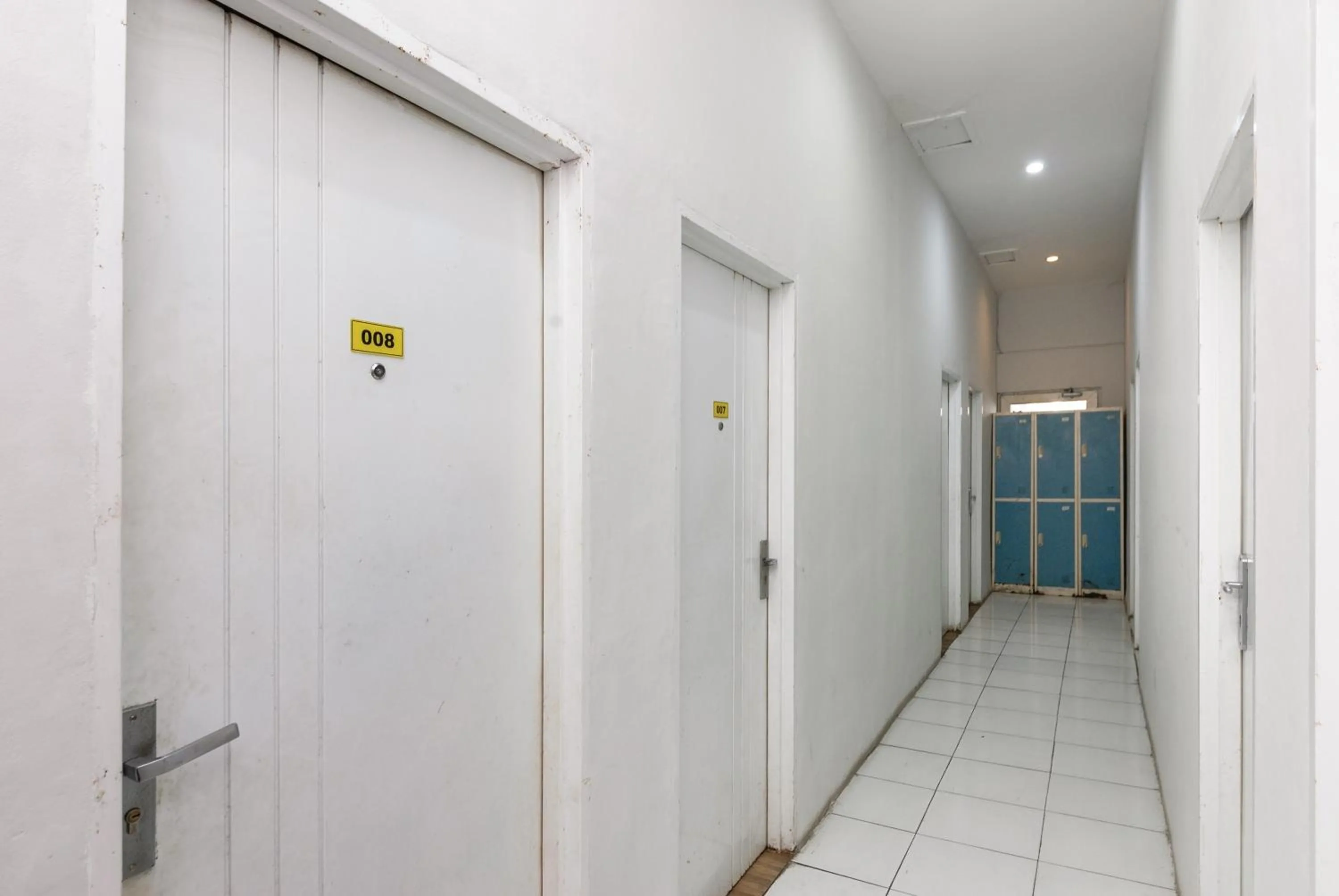 Property building in RedDoorz near Mandaya Royal Hospital Puri