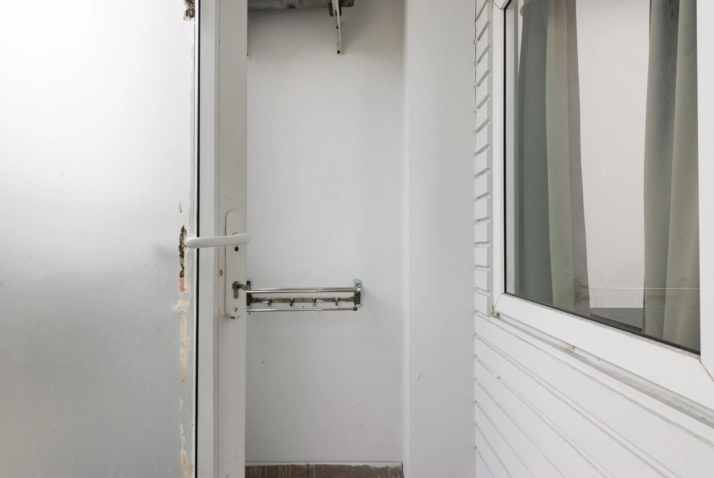 Bathroom in RedDoorz near Mandaya Royal Hospital Puri