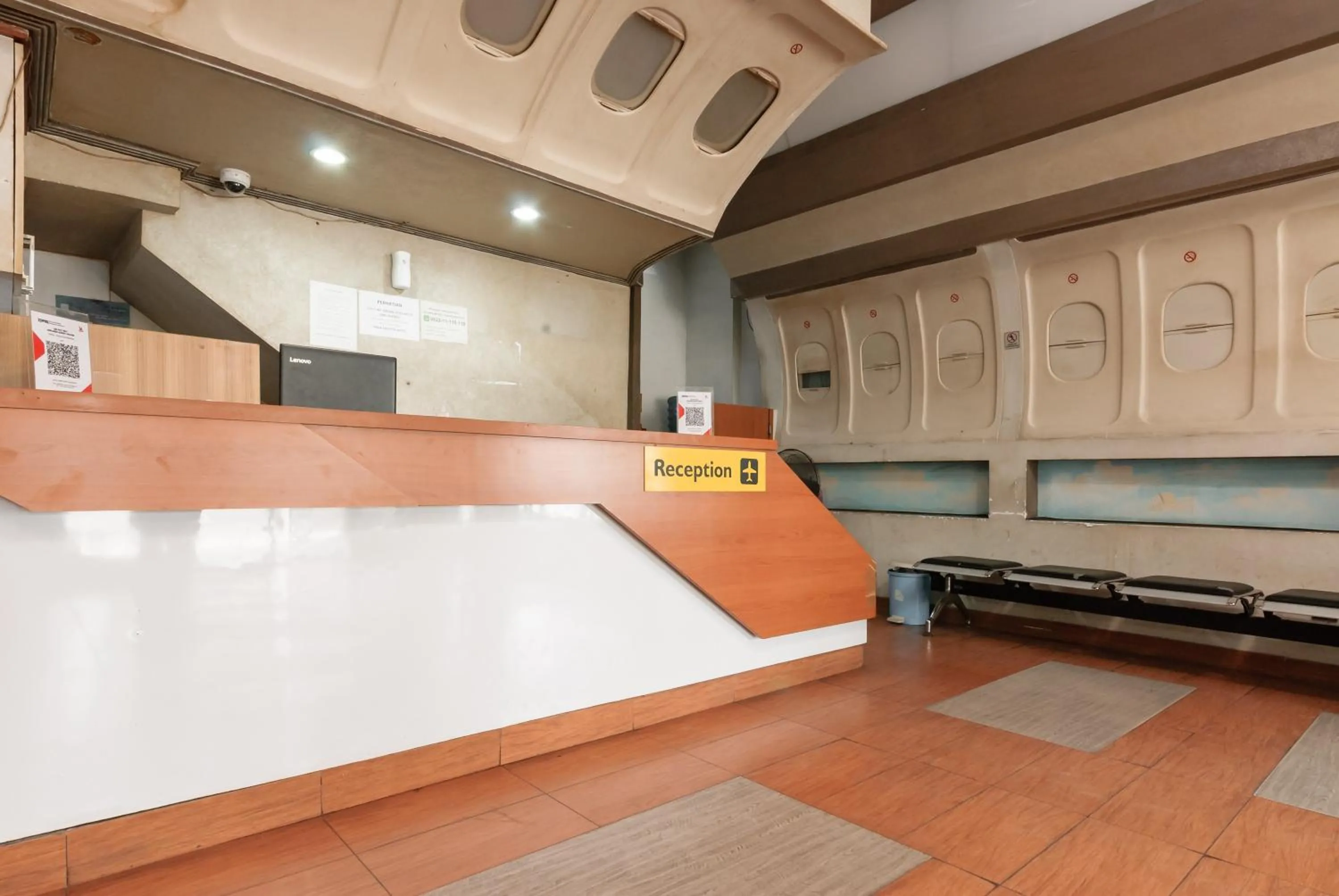 Lobby or reception in RedDoorz near Mandaya Royal Hospital Puri