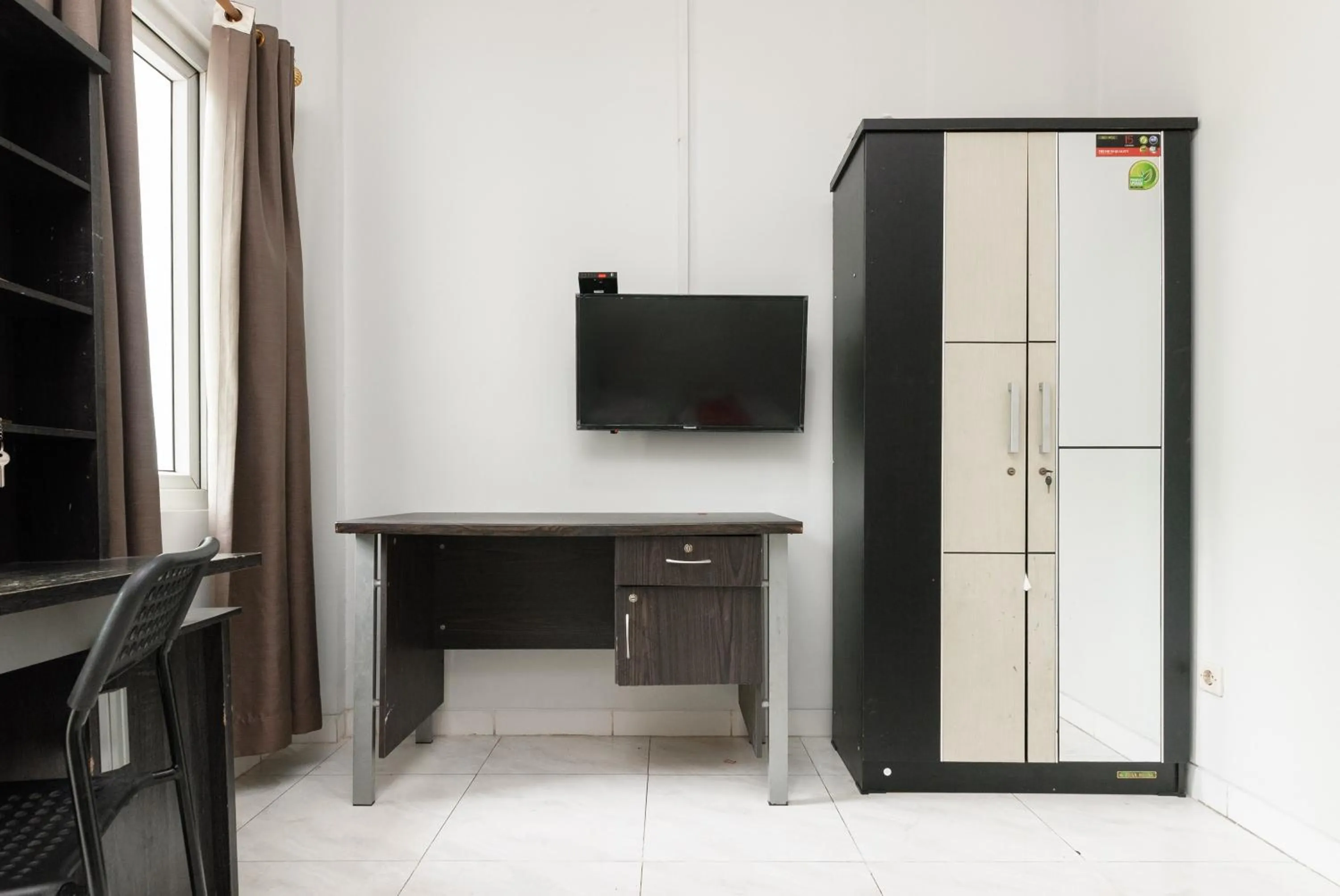Bedroom in RedDoorz near Mandaya Royal Hospital Puri
