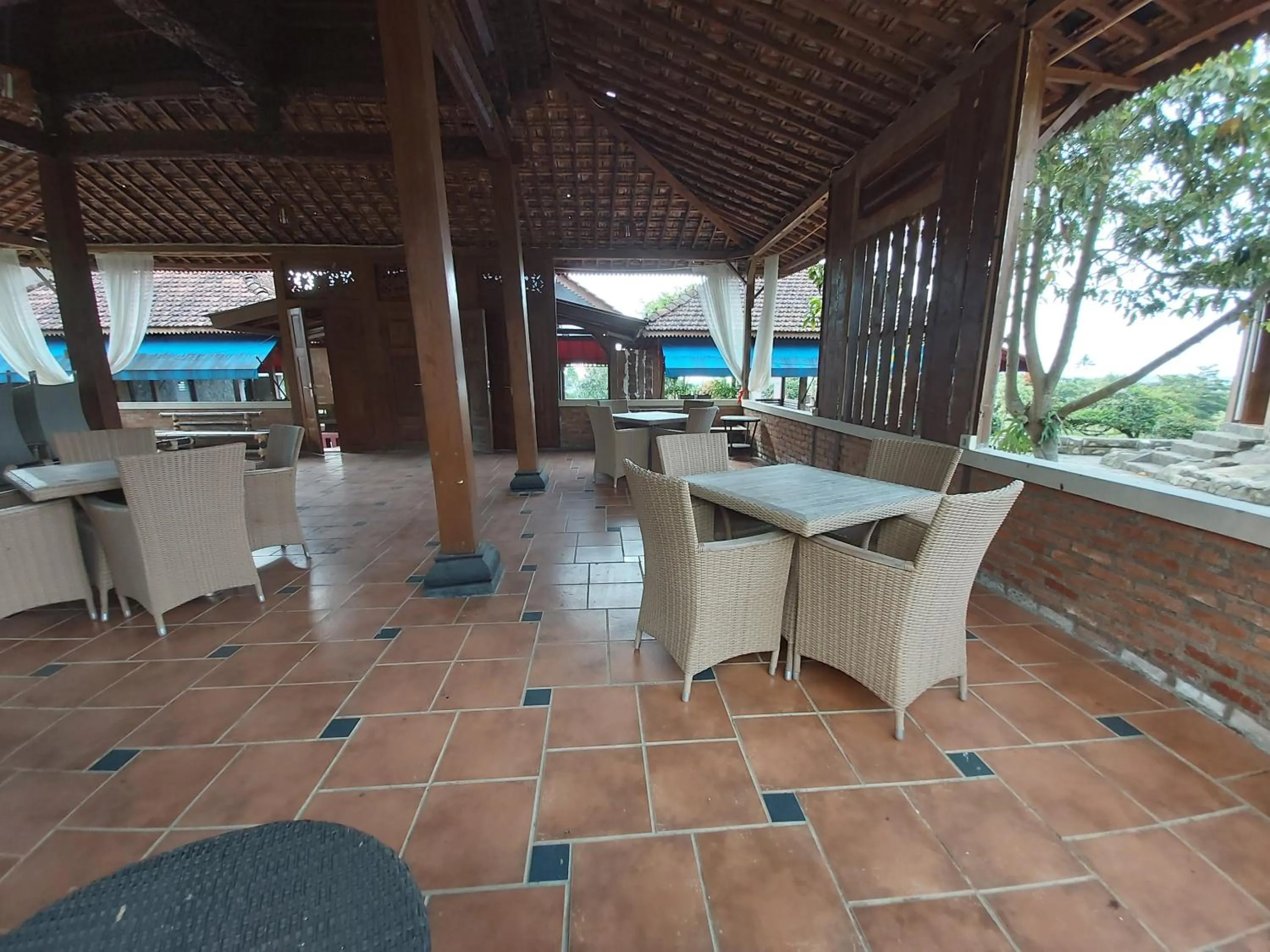 Restaurant/places to eat in Degung Hillside