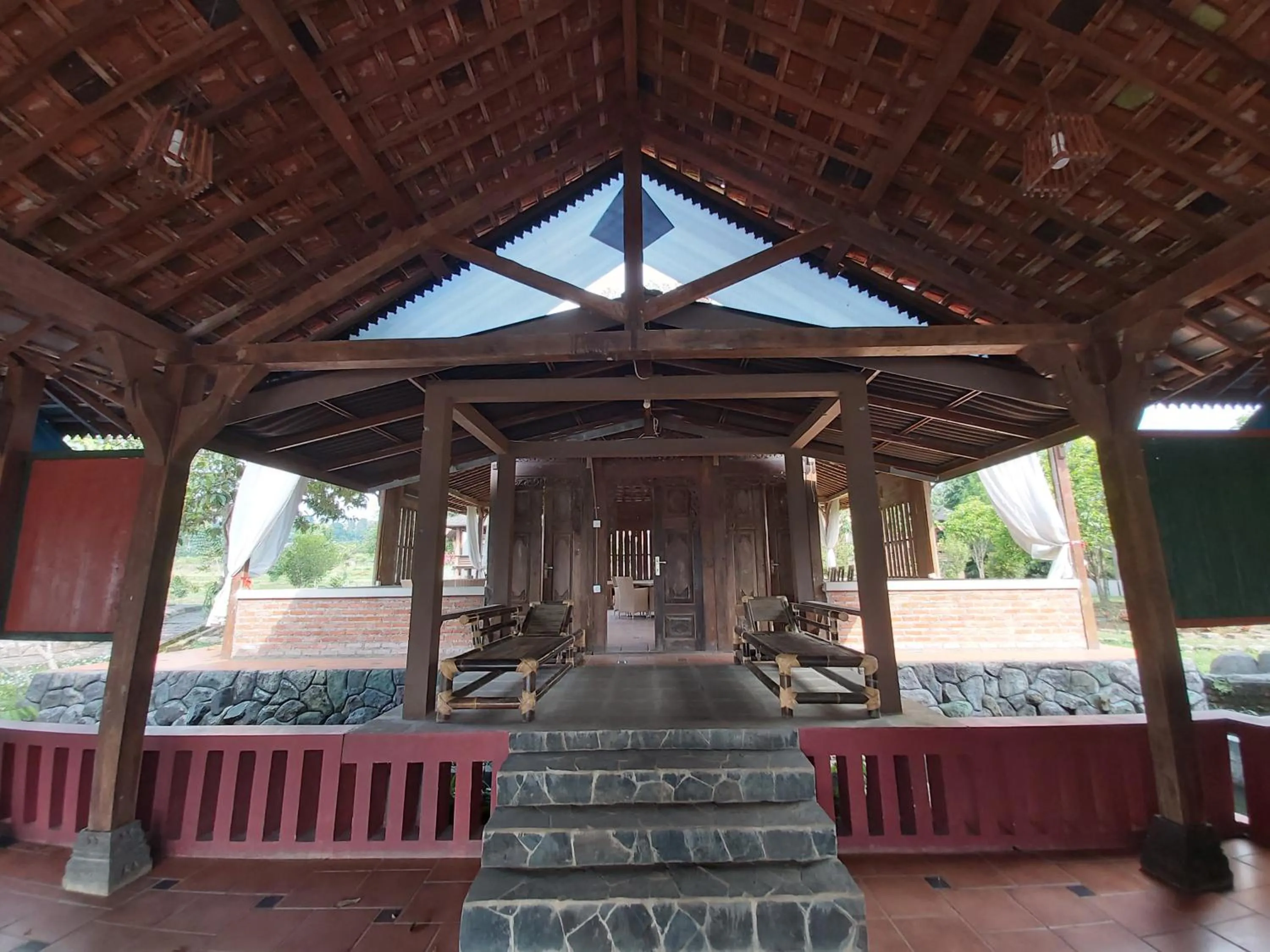 Restaurant/places to eat in Degung Hillside