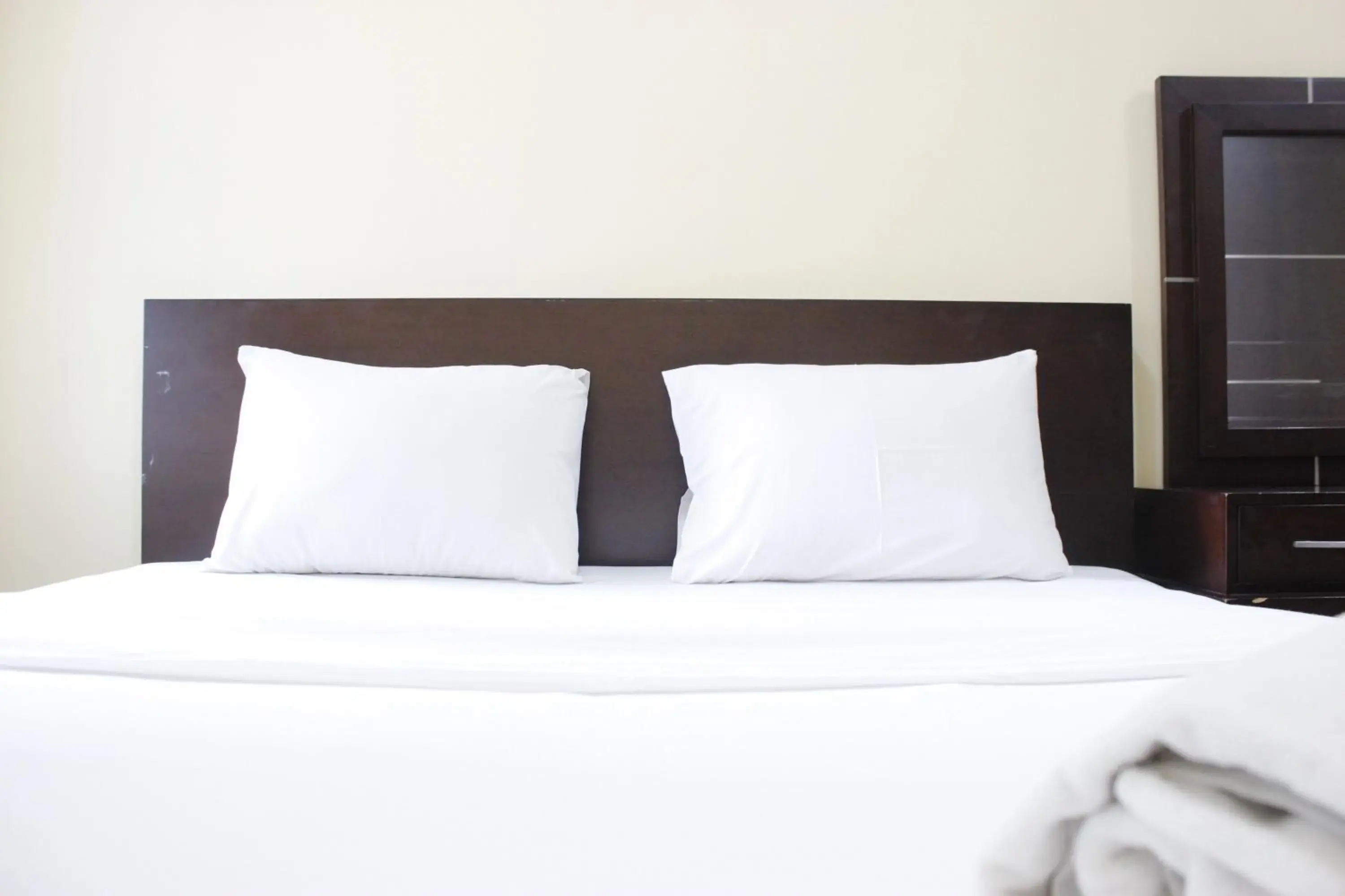 Deluxe & Cozy 4BR Galeri Ciumbuleuit Apartment By Travelio Deluxe & Cozy 4BR Galeri Ciumbuleuit Apartment By Travelio