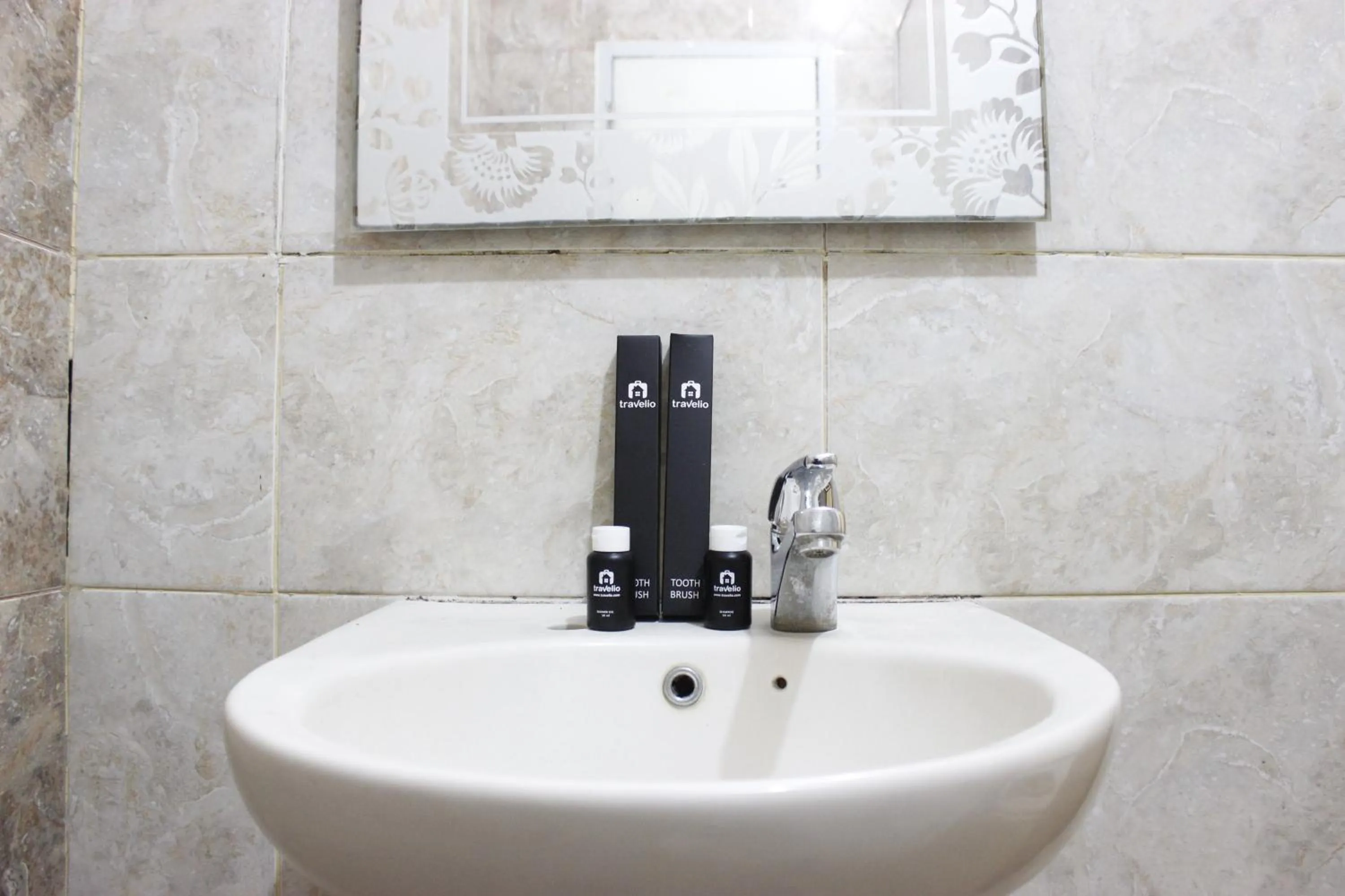 Bathroom in Deluxe & Cozy 4BR Galeri Ciumbuleuit Apartment By Travelio