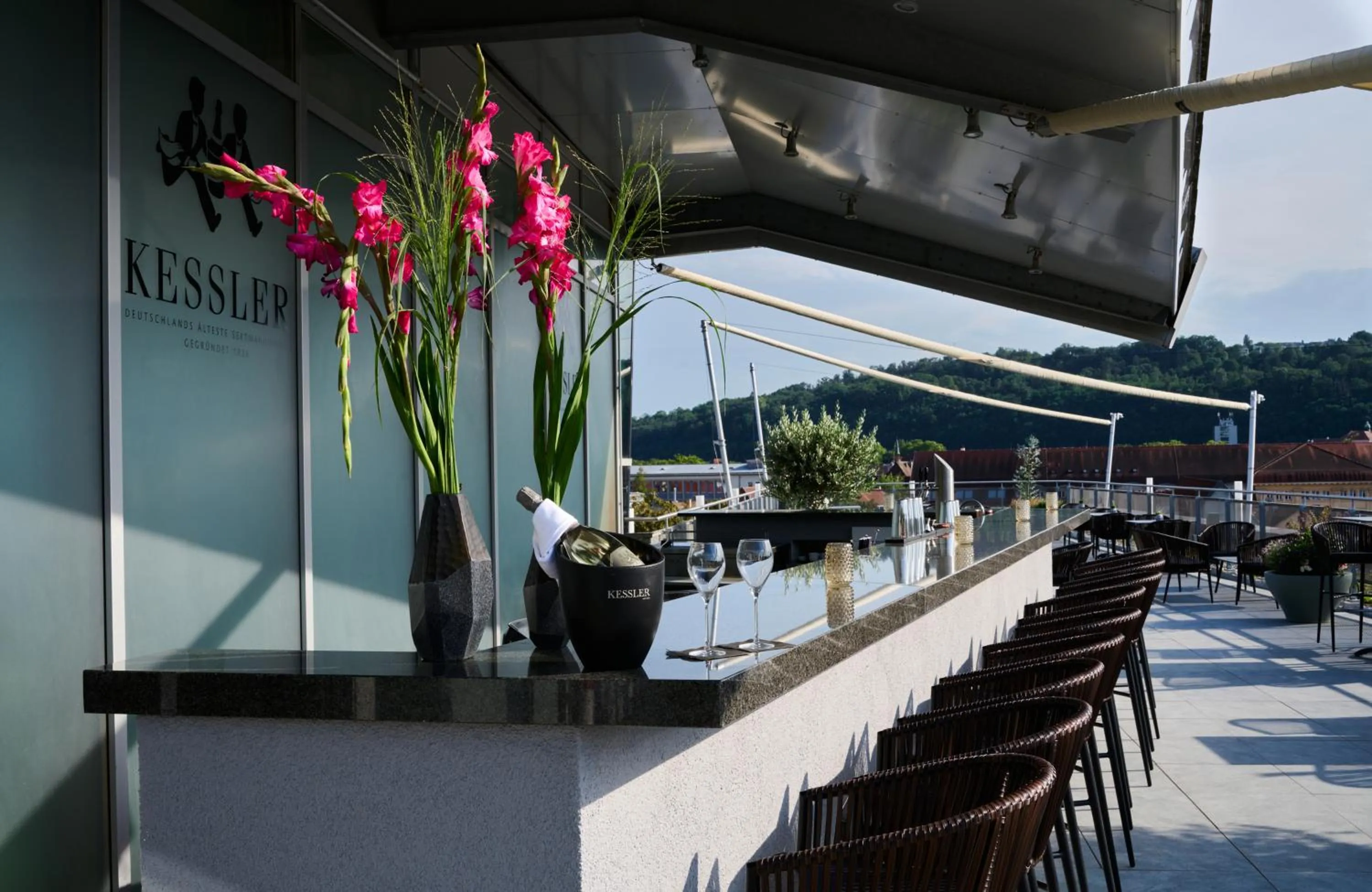 Lounge or bar in Leonardo Hotel Esslingen