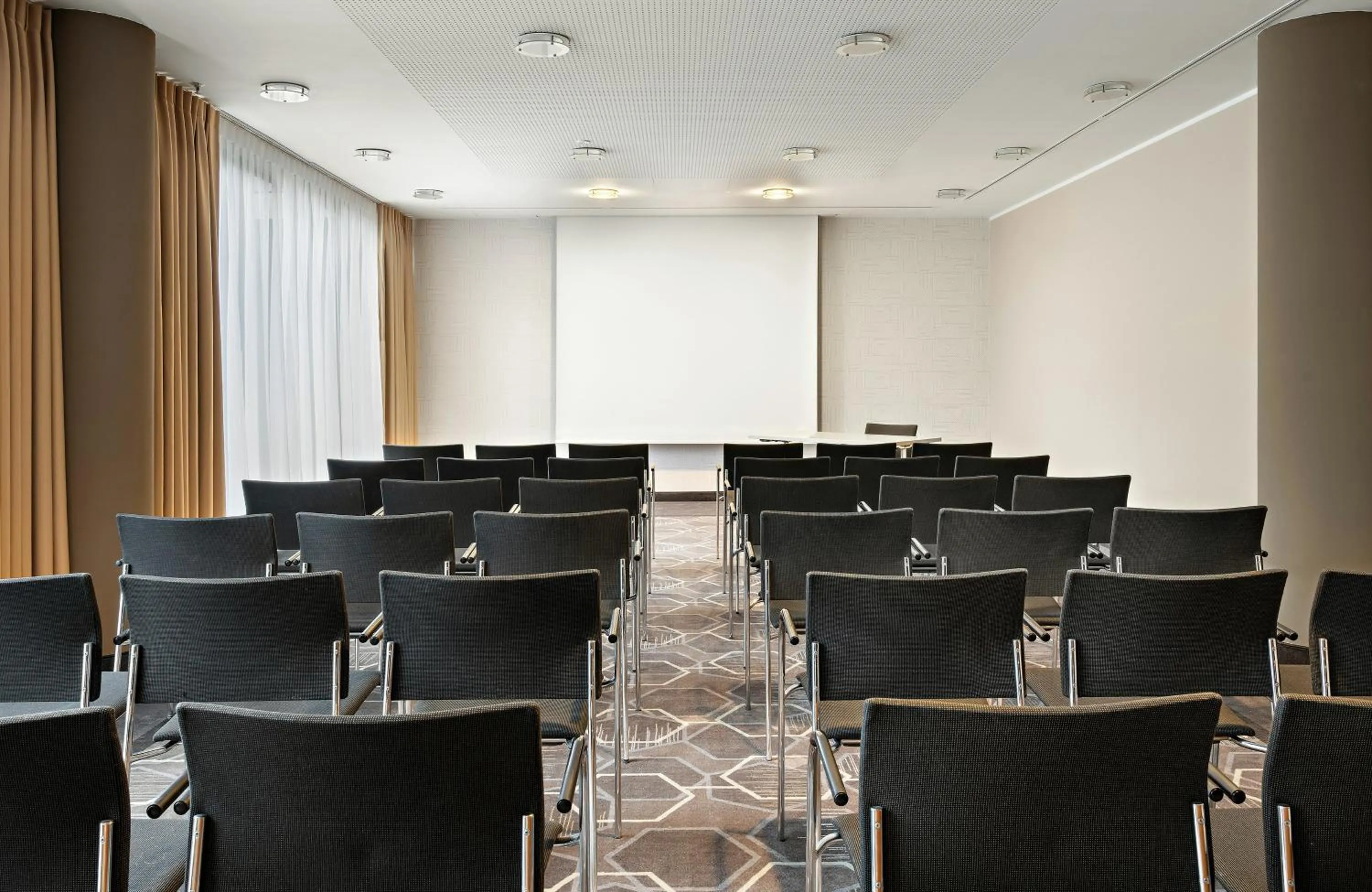 Meeting/conference room in Leonardo Hotel Esslingen