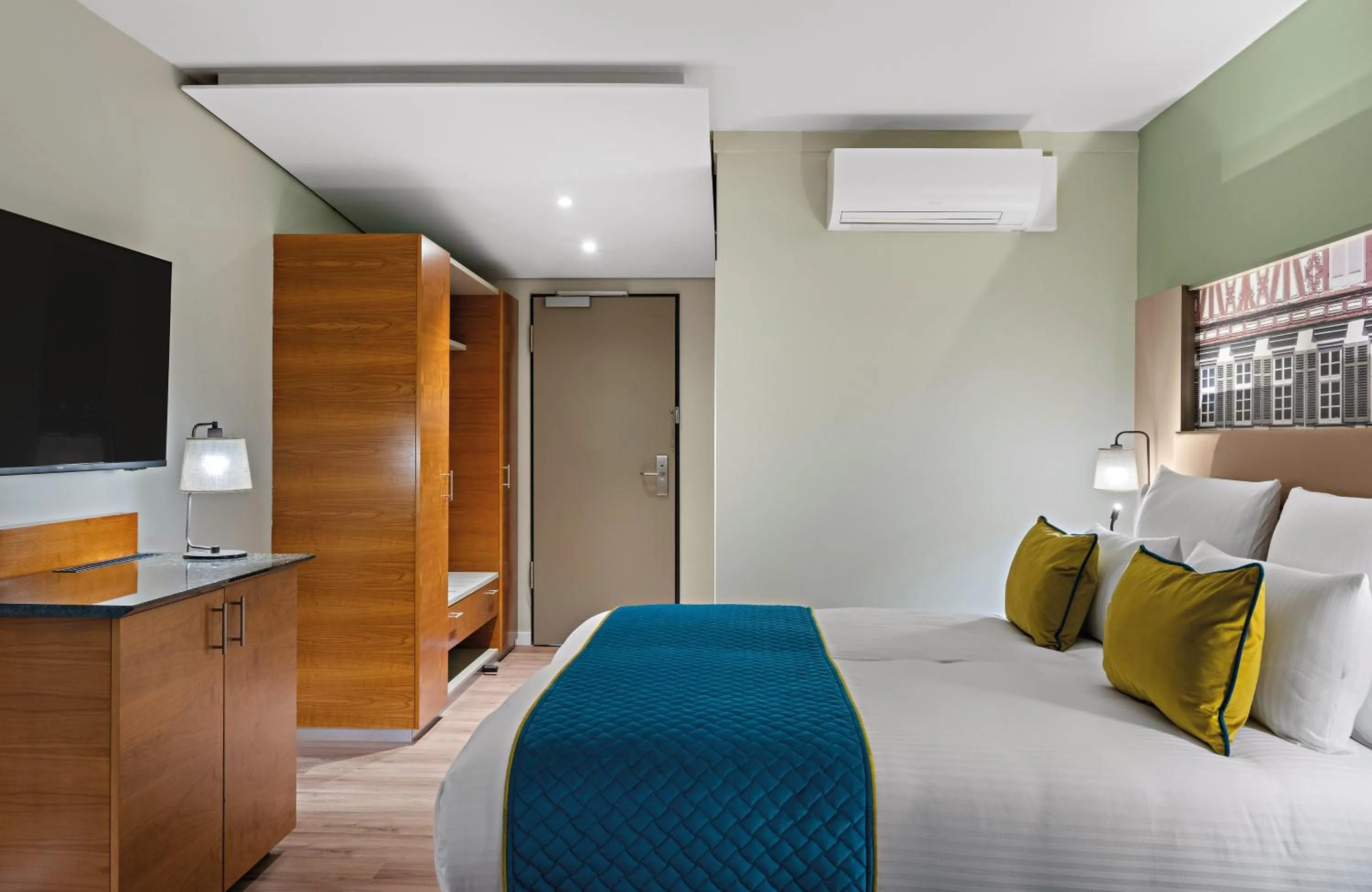 Bedroom, Bed in Leonardo Hotel Esslingen