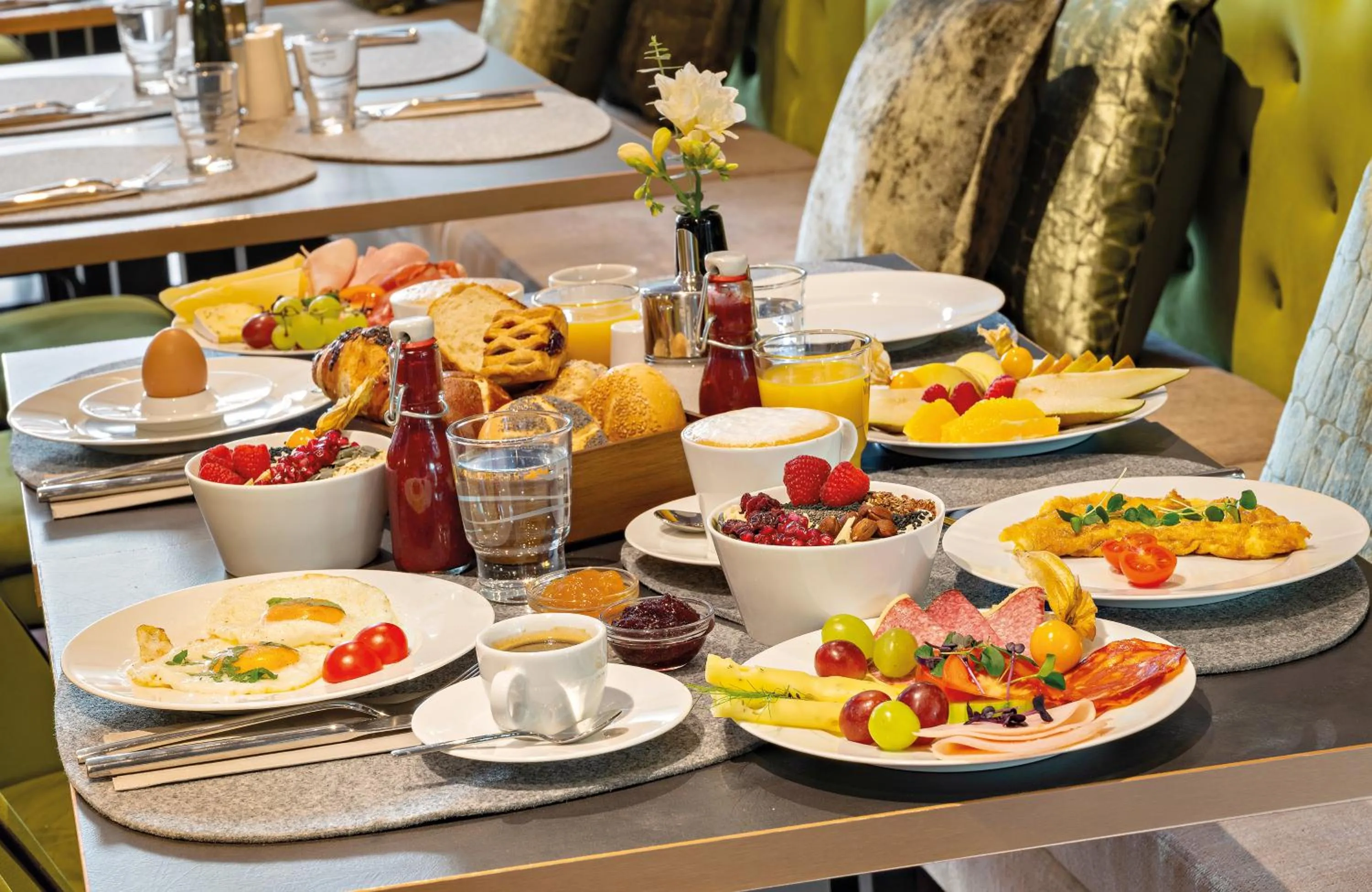 Buffet breakfast in Leonardo Hotel Esslingen