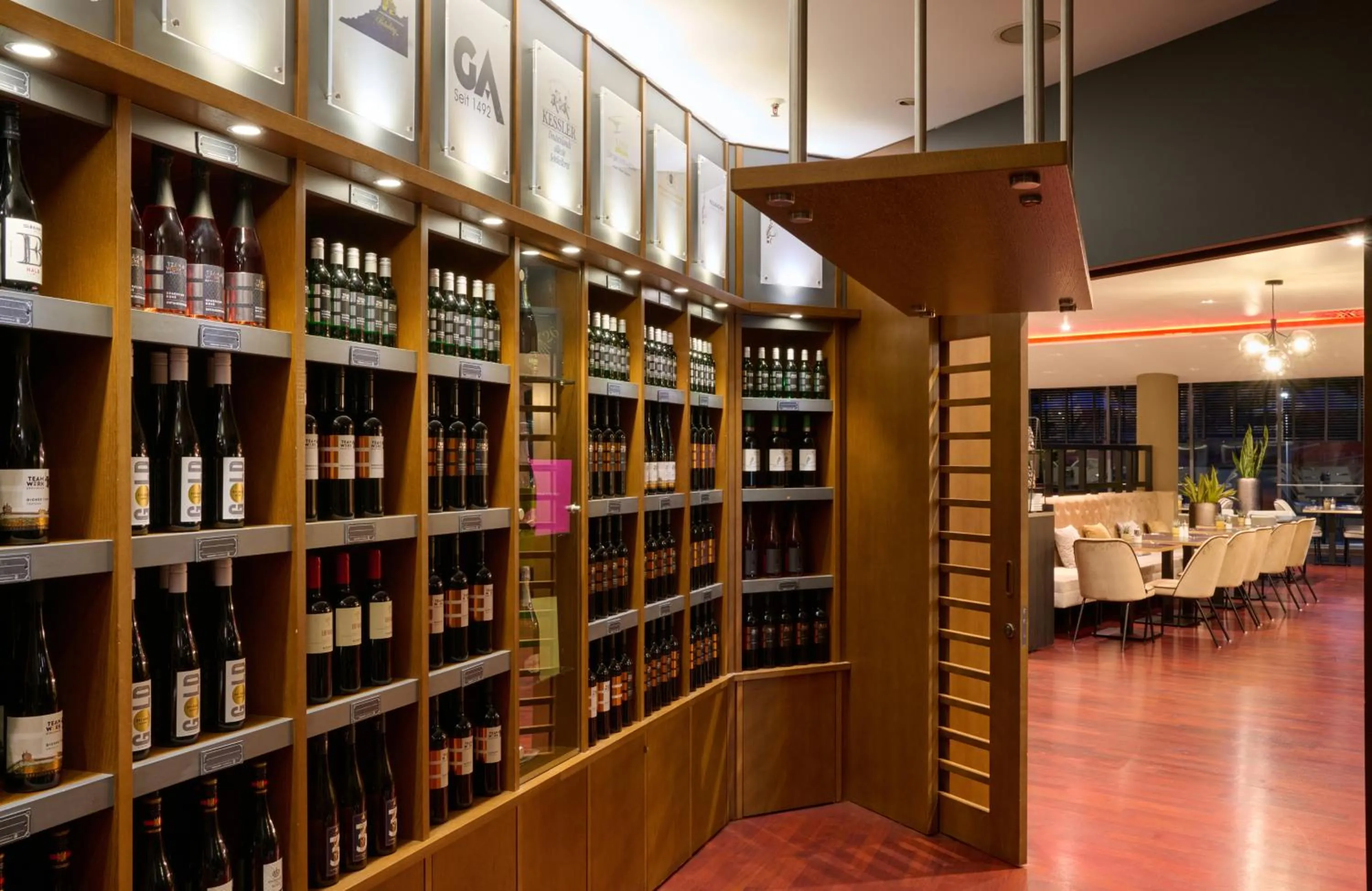 Lounge or bar in Leonardo Hotel Esslingen