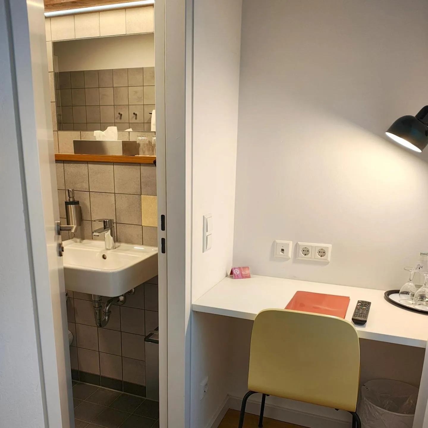 Photo of the whole room in Hotel Brandenburger Dom