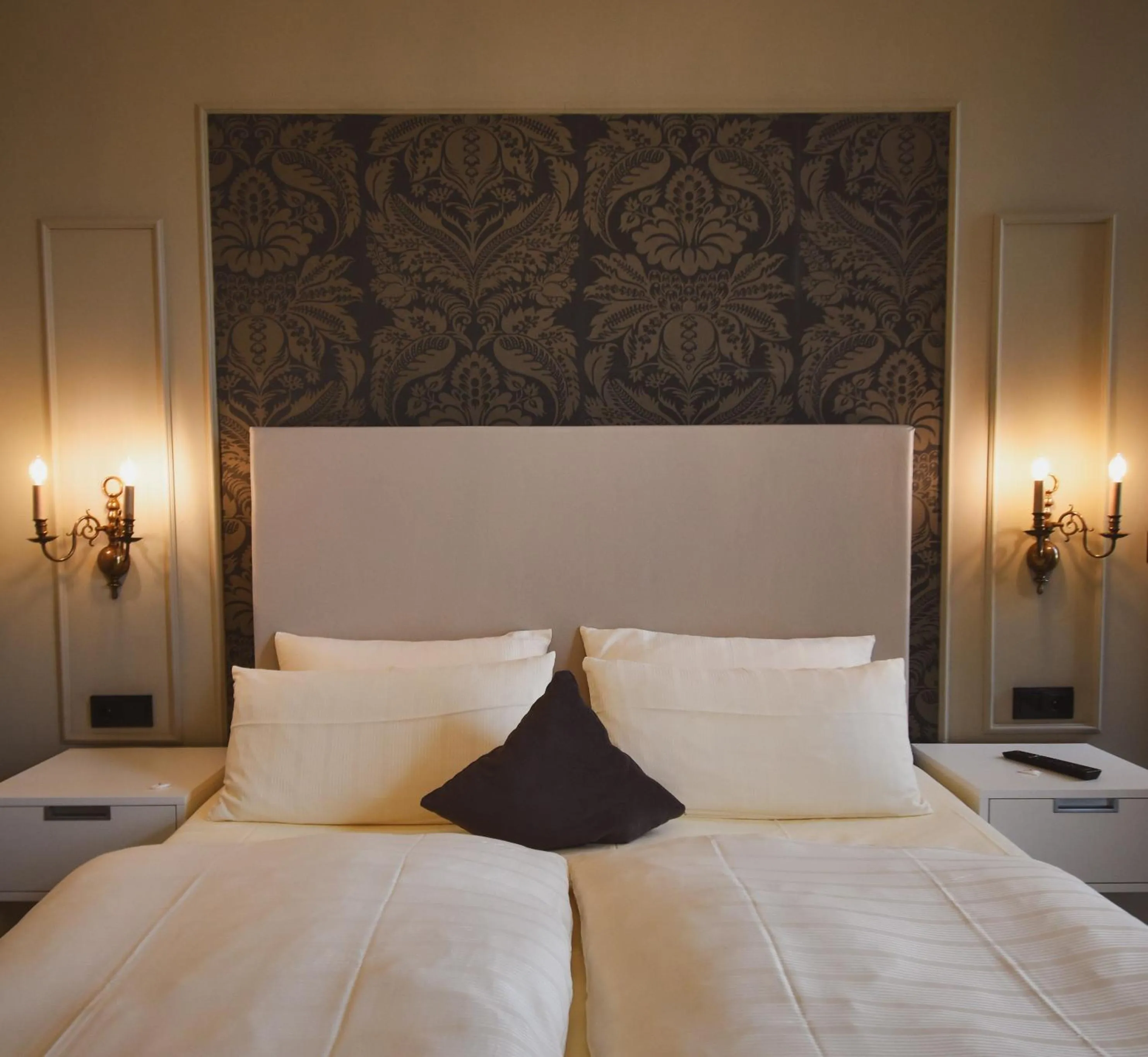 Photo of the whole room, Bed in Schloß-Hotel Petry