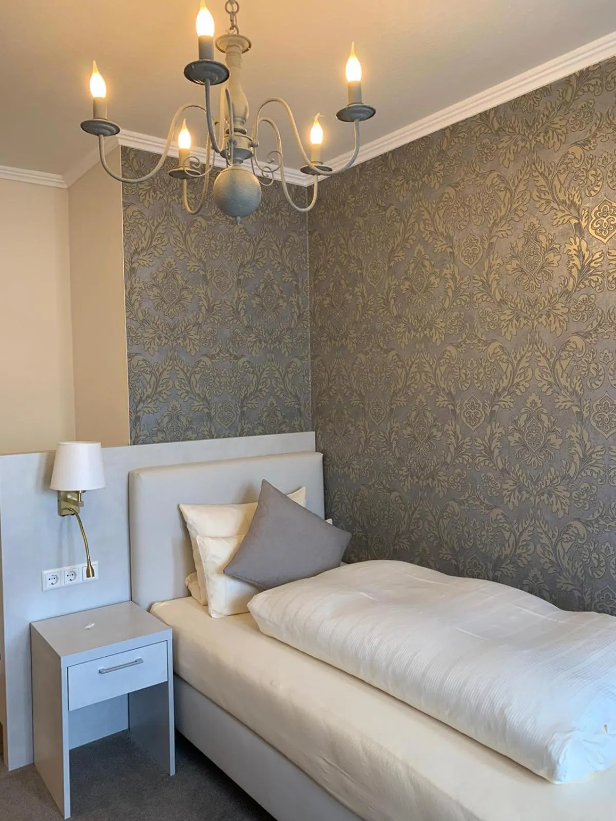 Bedroom, Bed in Schloß-Hotel Petry