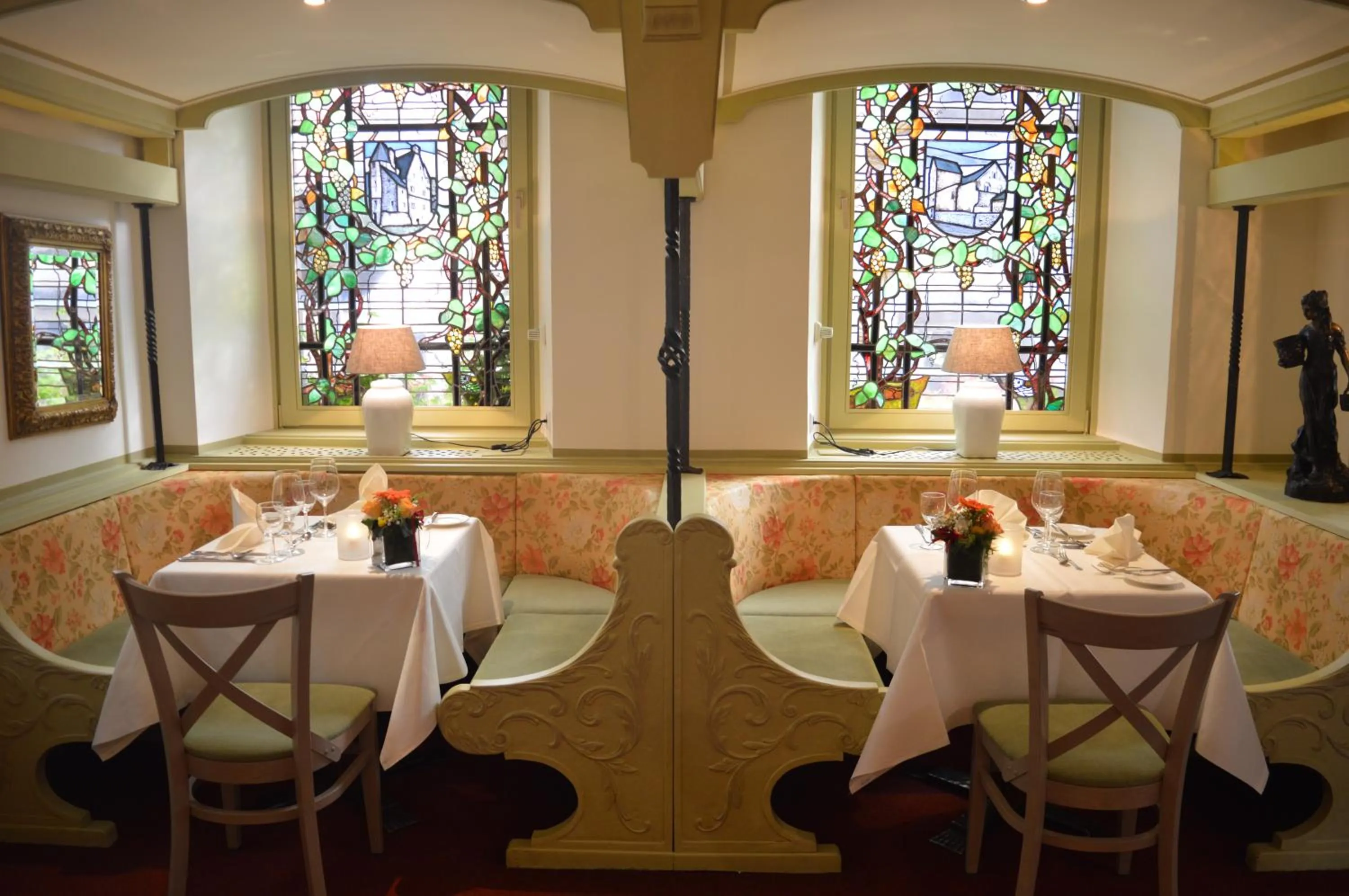 Restaurant/places to eat in Schloß-Hotel Petry