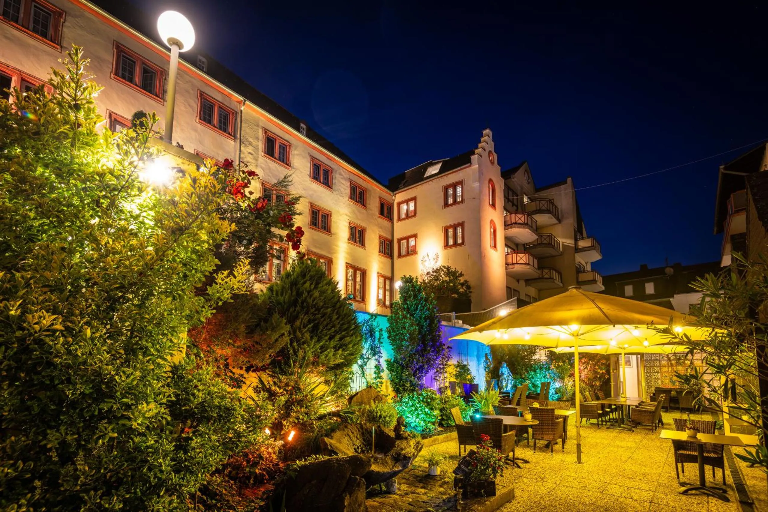Restaurant/places to eat in Schloß-Hotel Petry