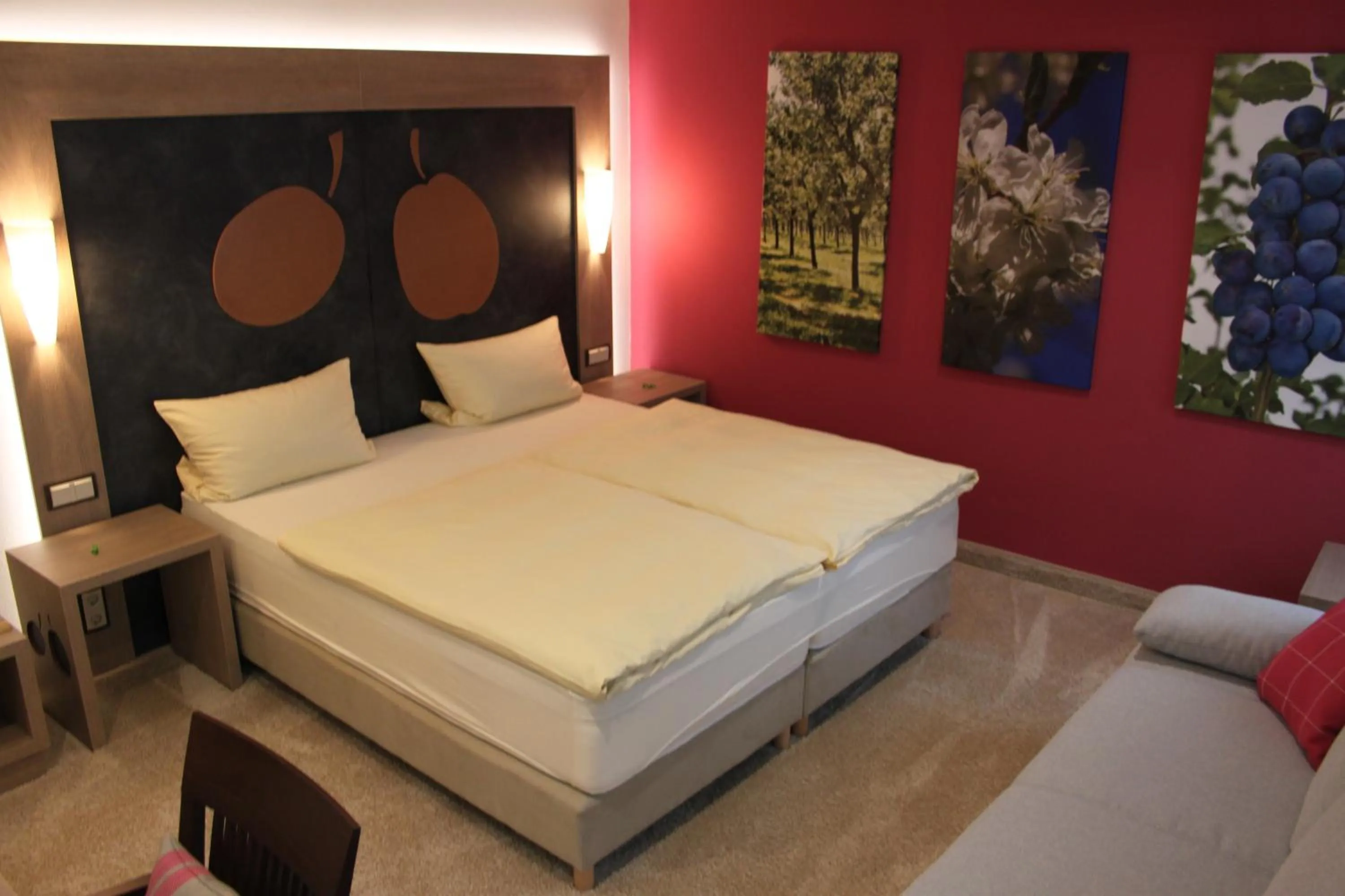 Photo of the whole room, Bed in Hotel-Gasthof Die Post Brennerei Frankenhöhe