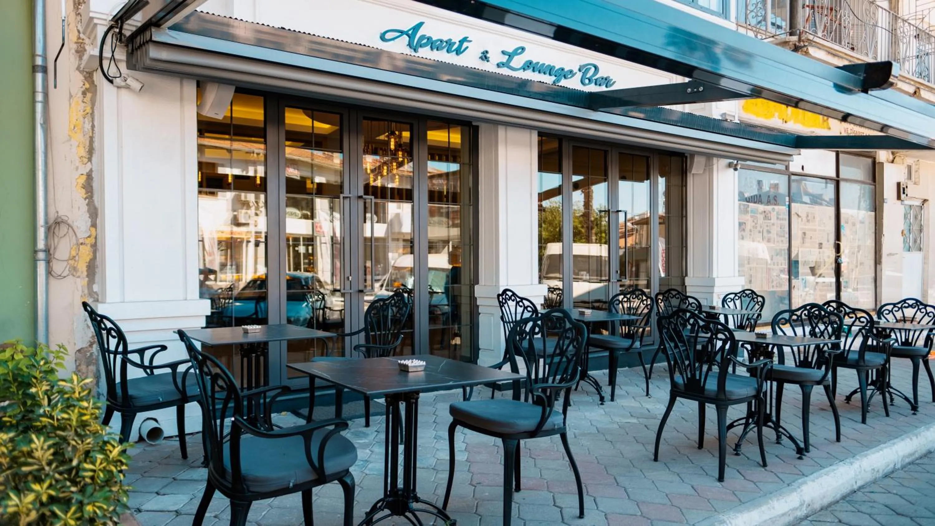 Seating area in Alesta Midtown