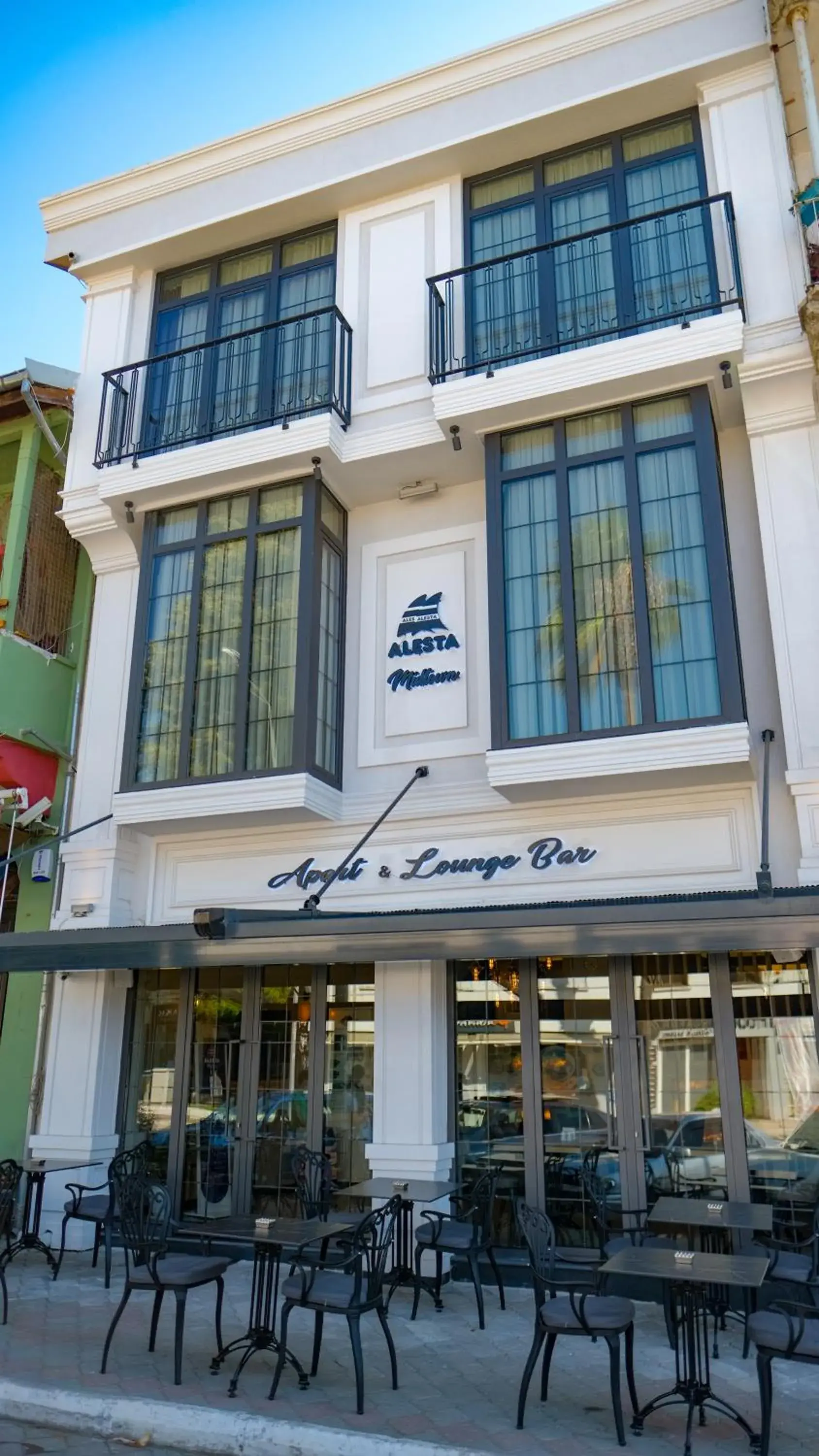 Facade/entrance in Alesta Midtown Facade/entrance in Alesta Midtown