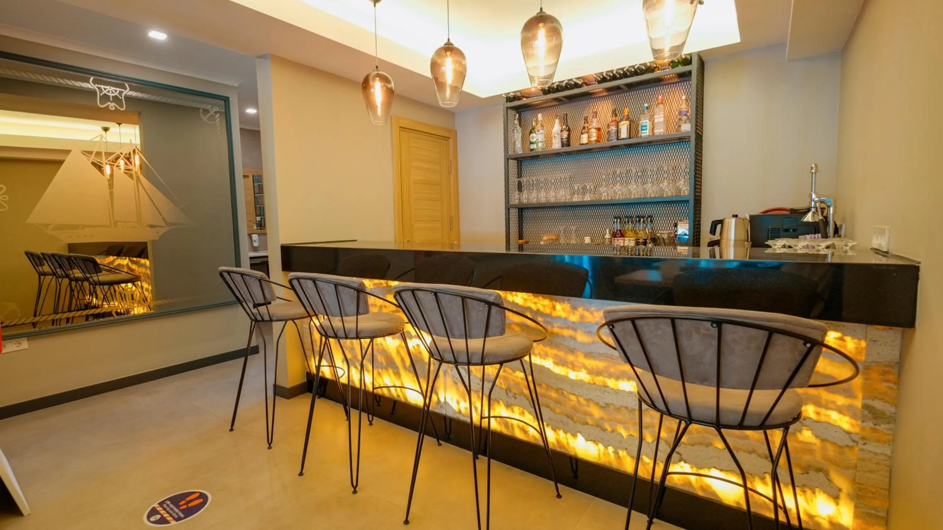 Lounge or bar in Alesta Midtown