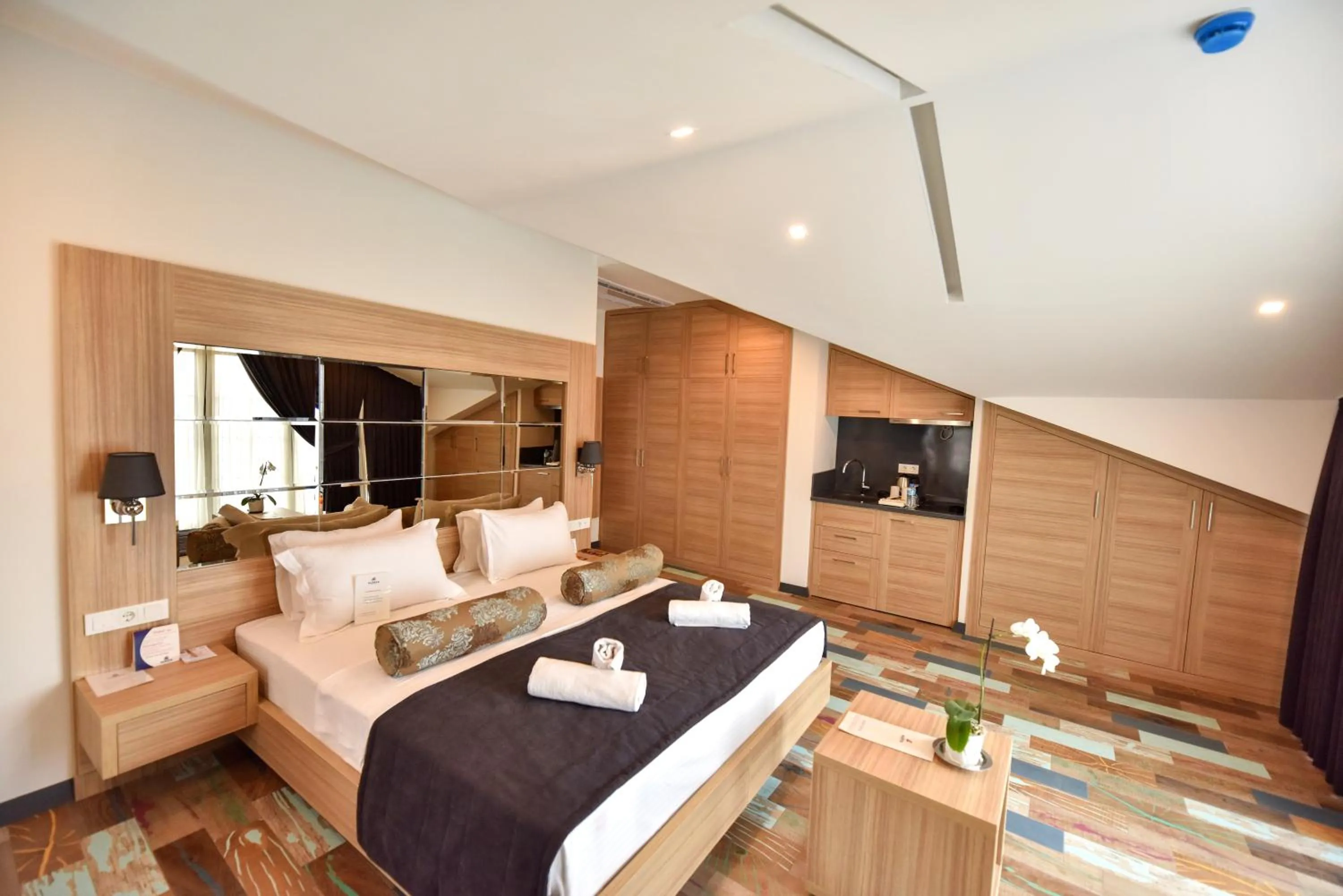 Photo of the whole room, Bed in Alesta Midtown