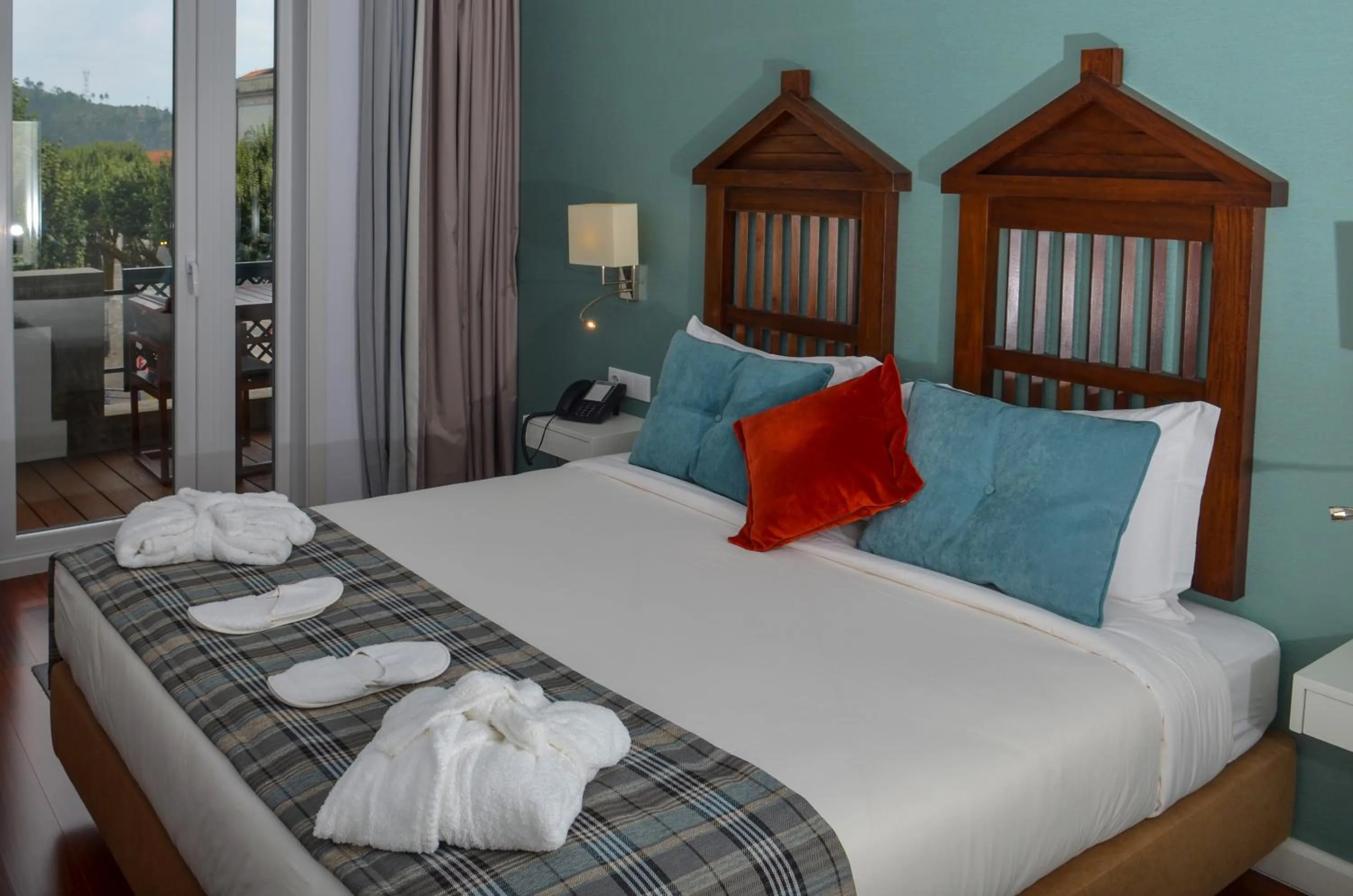 TV and multimedia, Bed in Hotel São Bento da Porta Aberta & Spa