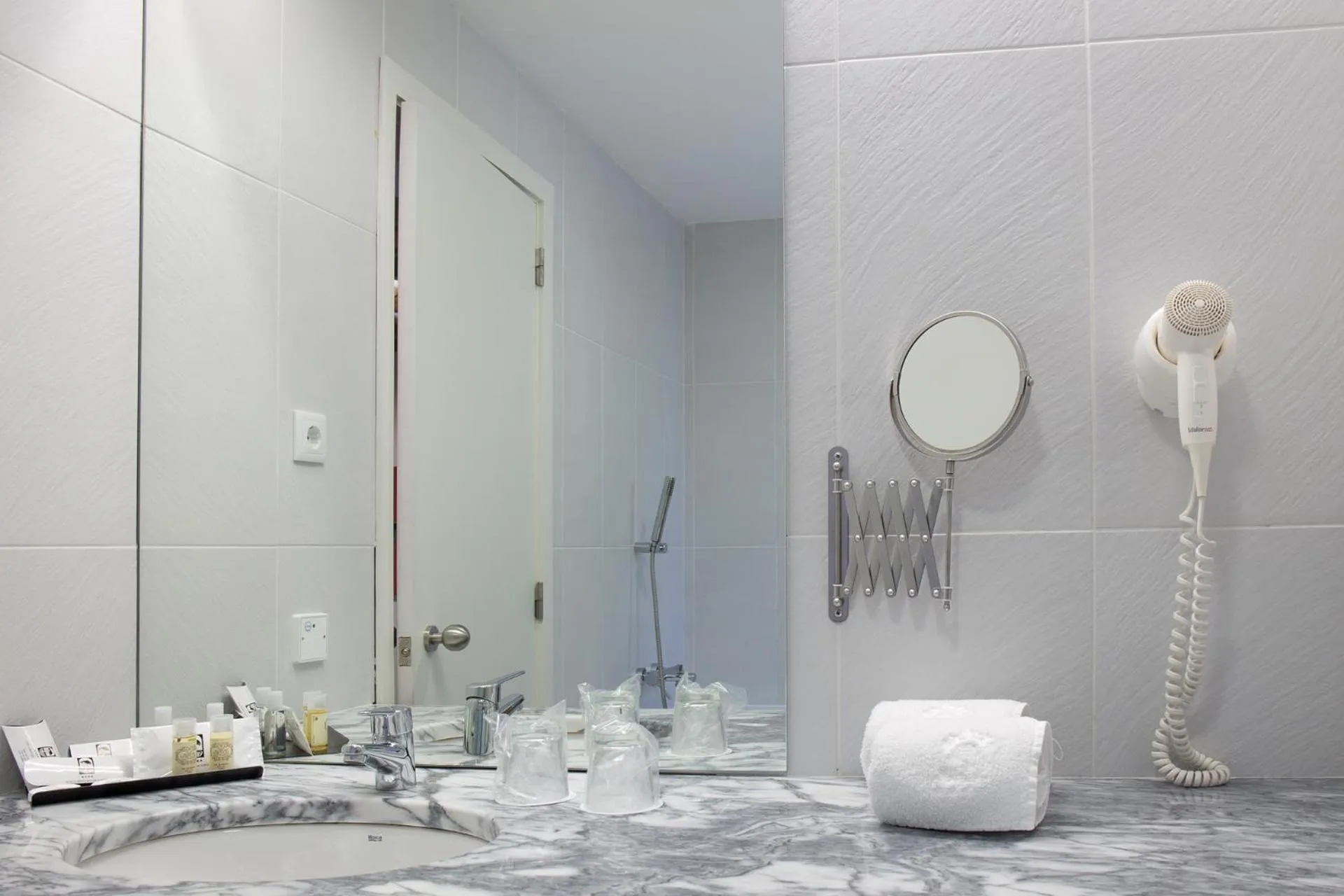 Toilet in Hotel São Bento da Porta Aberta & Spa