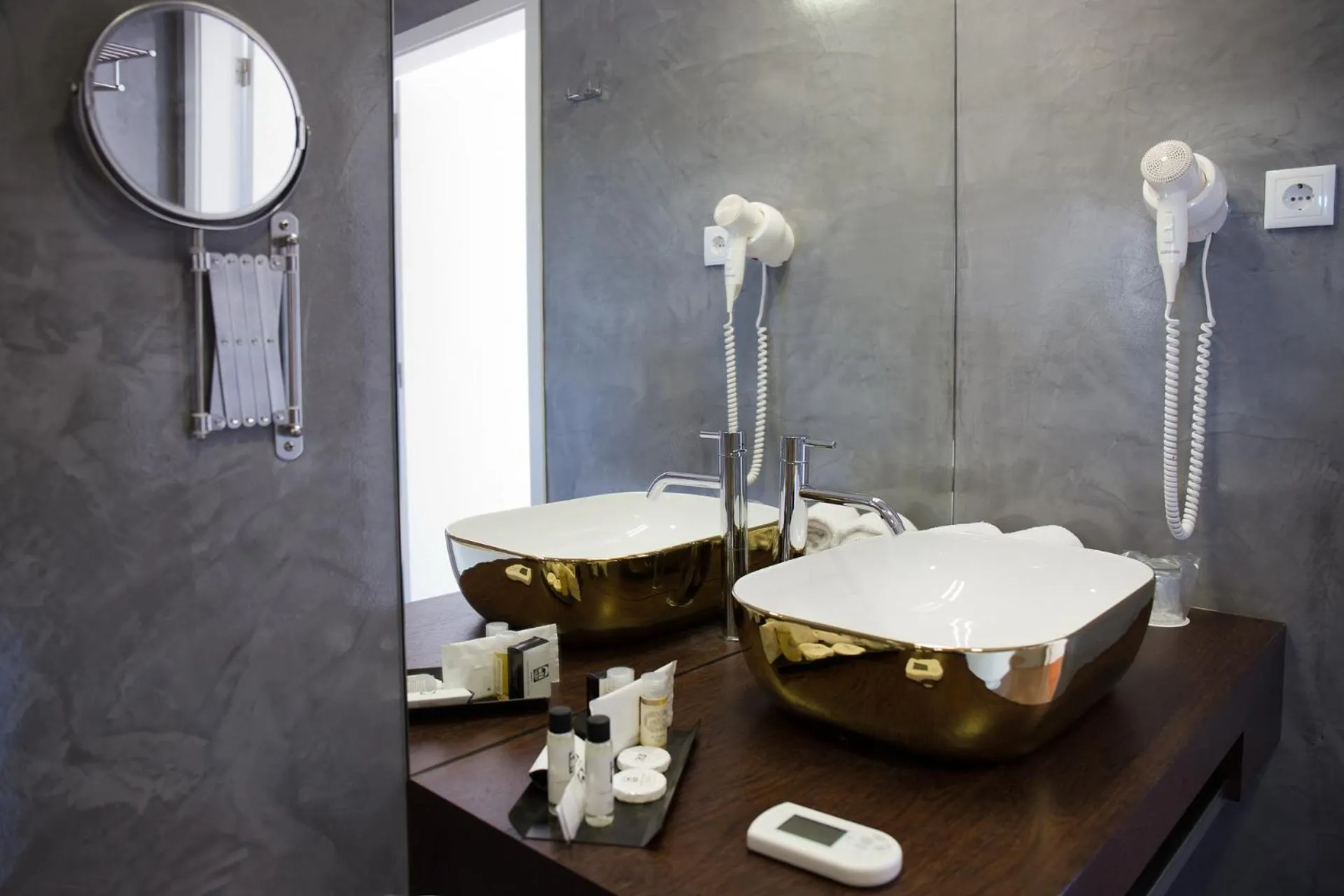 Toilet in Hotel São Bento da Porta Aberta & Spa