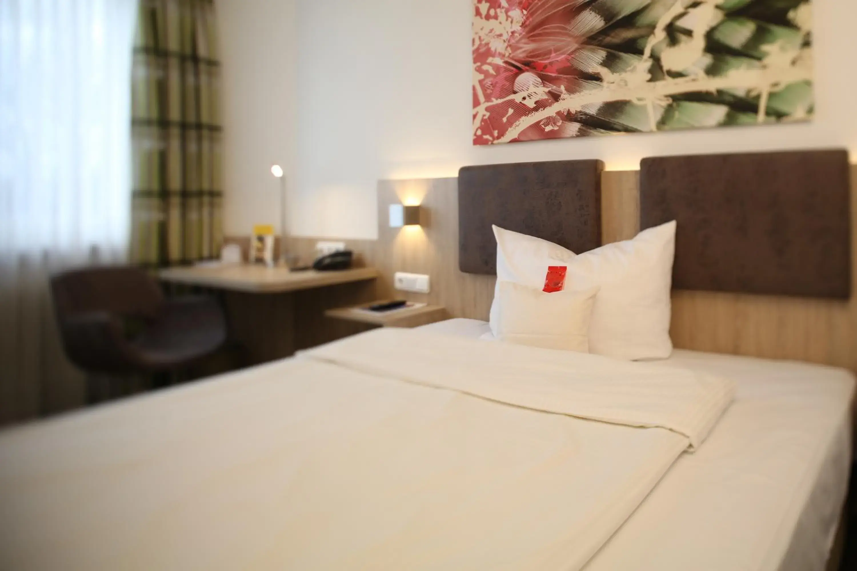 Photo of the whole room, Bed in Central Hotel Eschborn Photo of the whole room, Bed in Central Hotel Eschborn