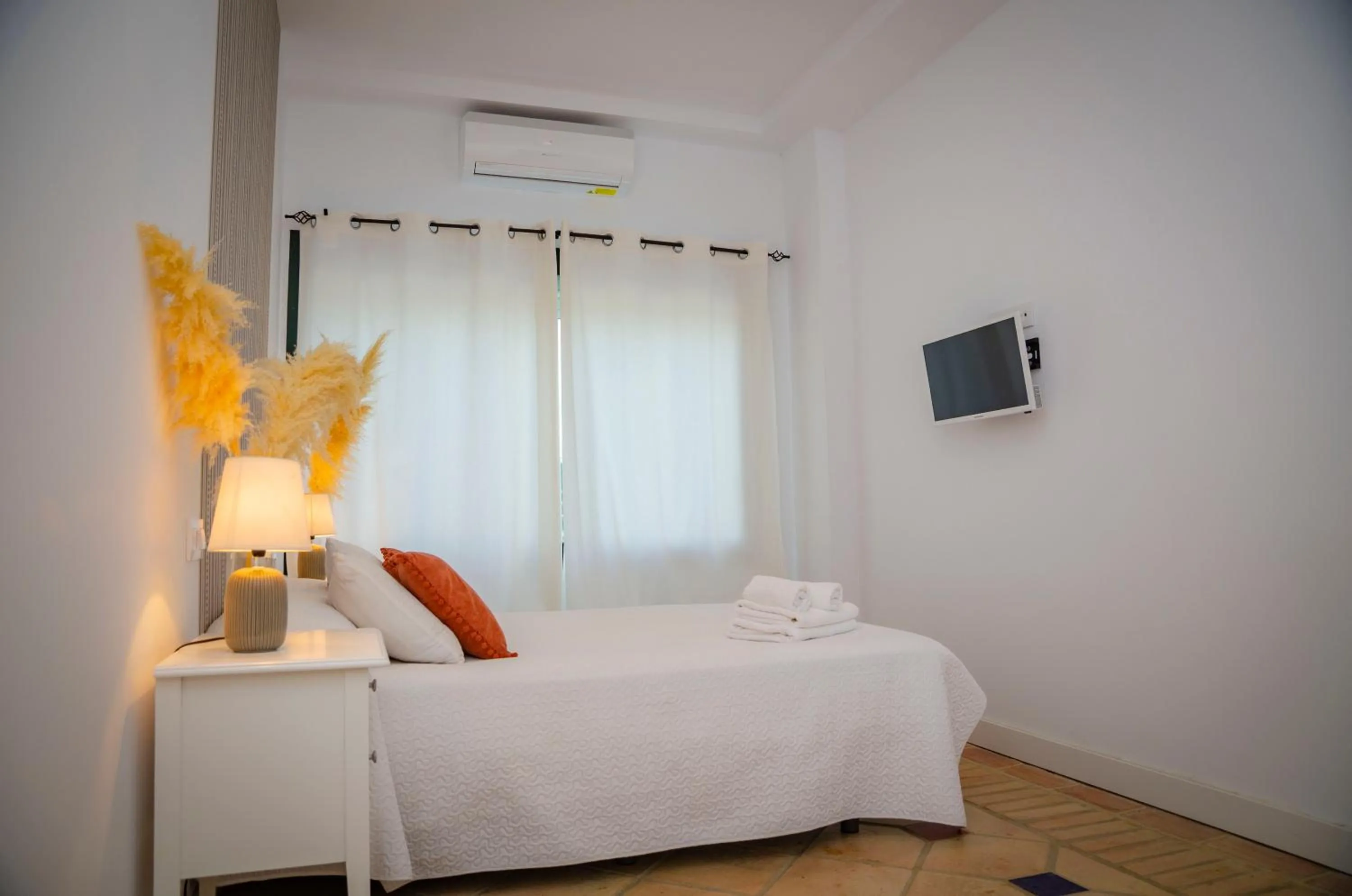 Photo of the whole room, Bed in Hostal Restaurante Benalup Golf