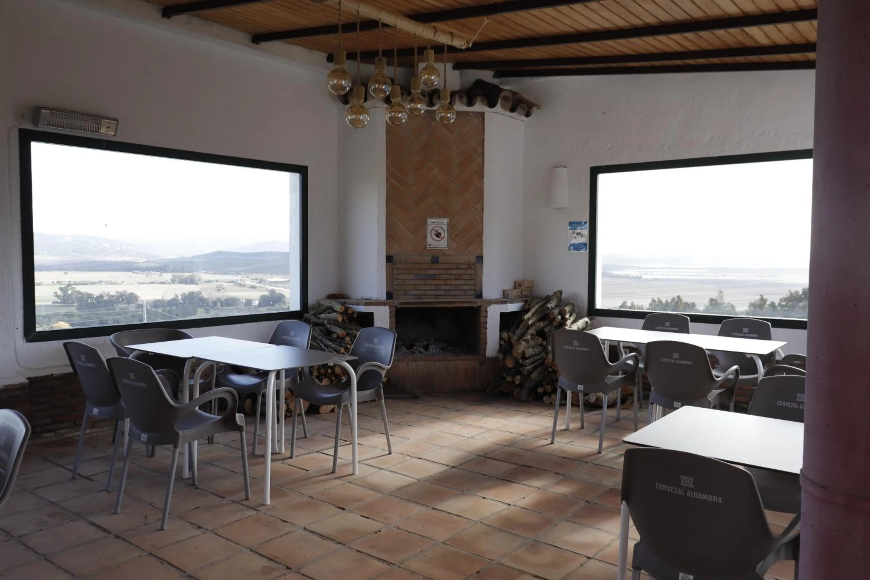 Restaurant/places to eat in Hostal Restaurante Benalup Golf